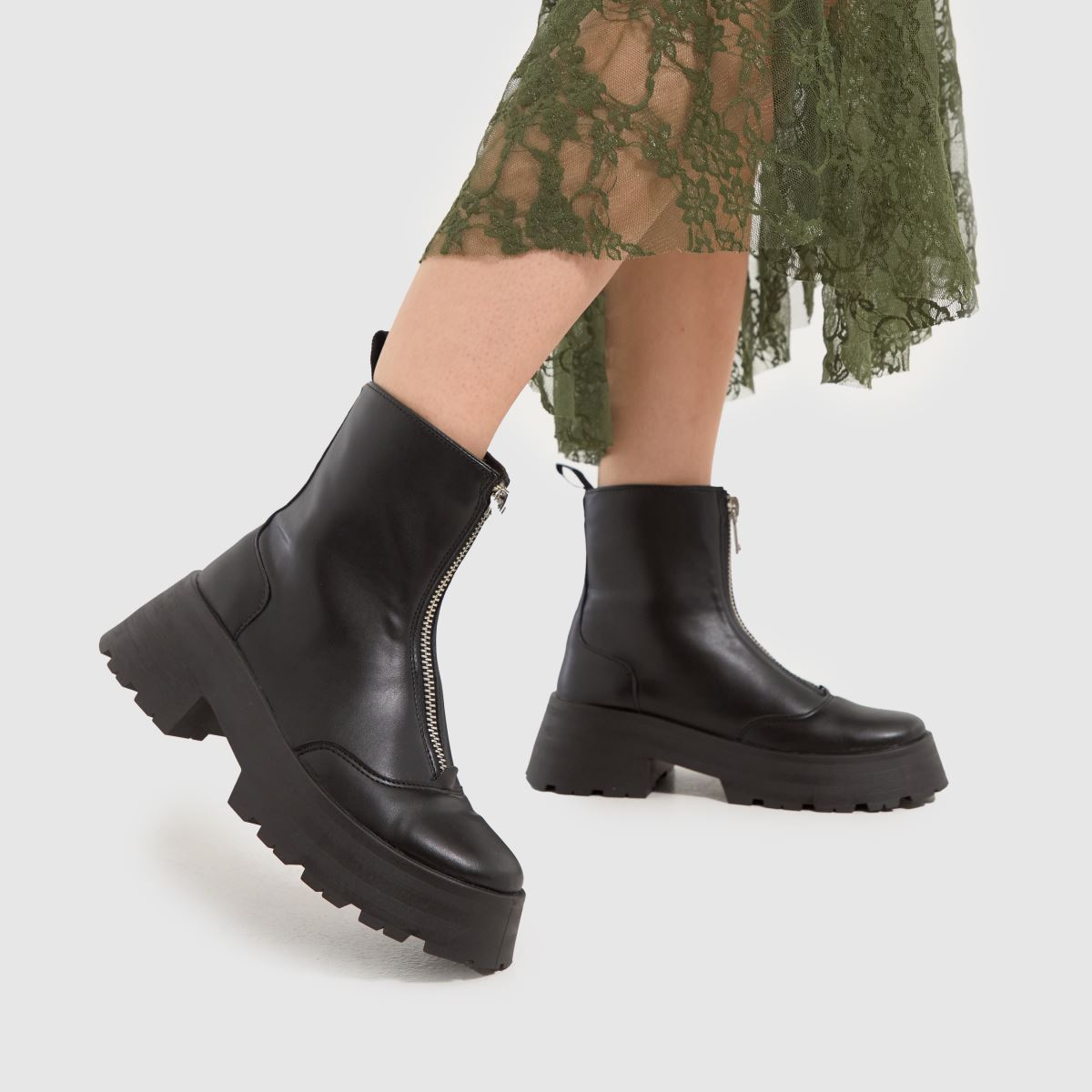 Schuh Arnold – Svarta grova stövlar med dragkedja framtill