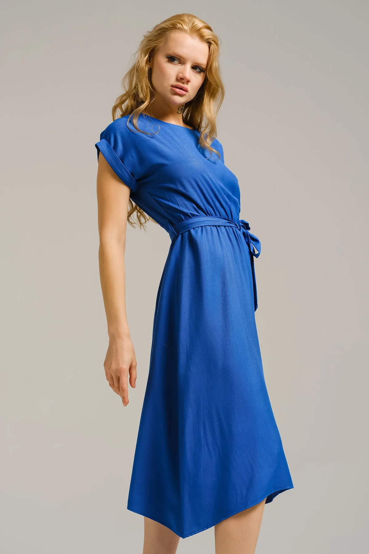 armonika  Dunkelblaues Damenkleid mit elastischem Bund und Bindeband ARM-18Y001120