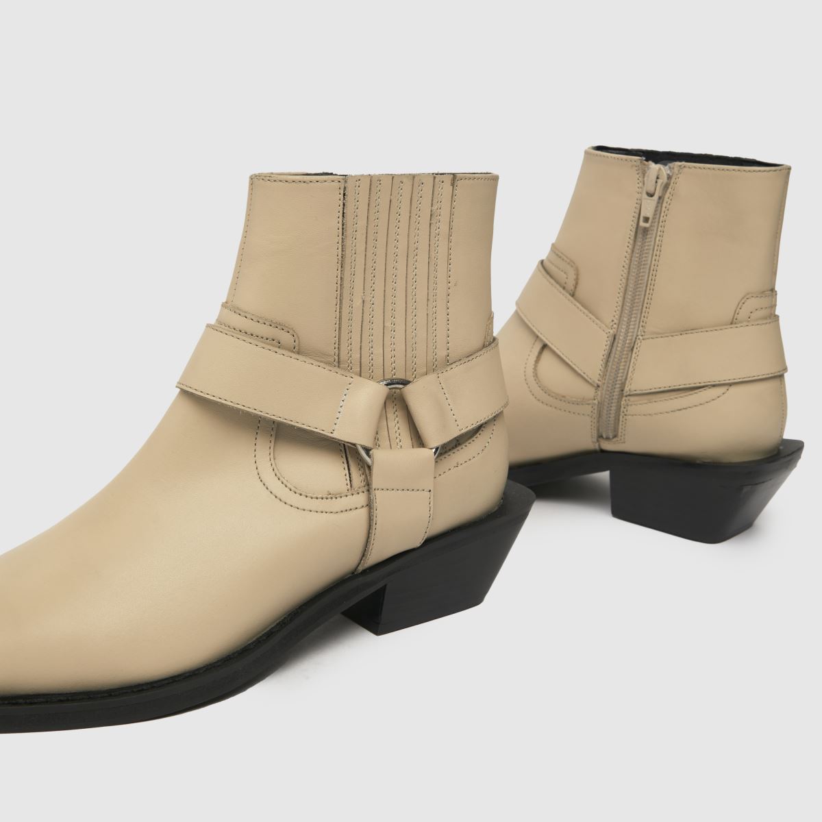 Schuh – Azlan – Vita westernstövlar med läderdetaljer