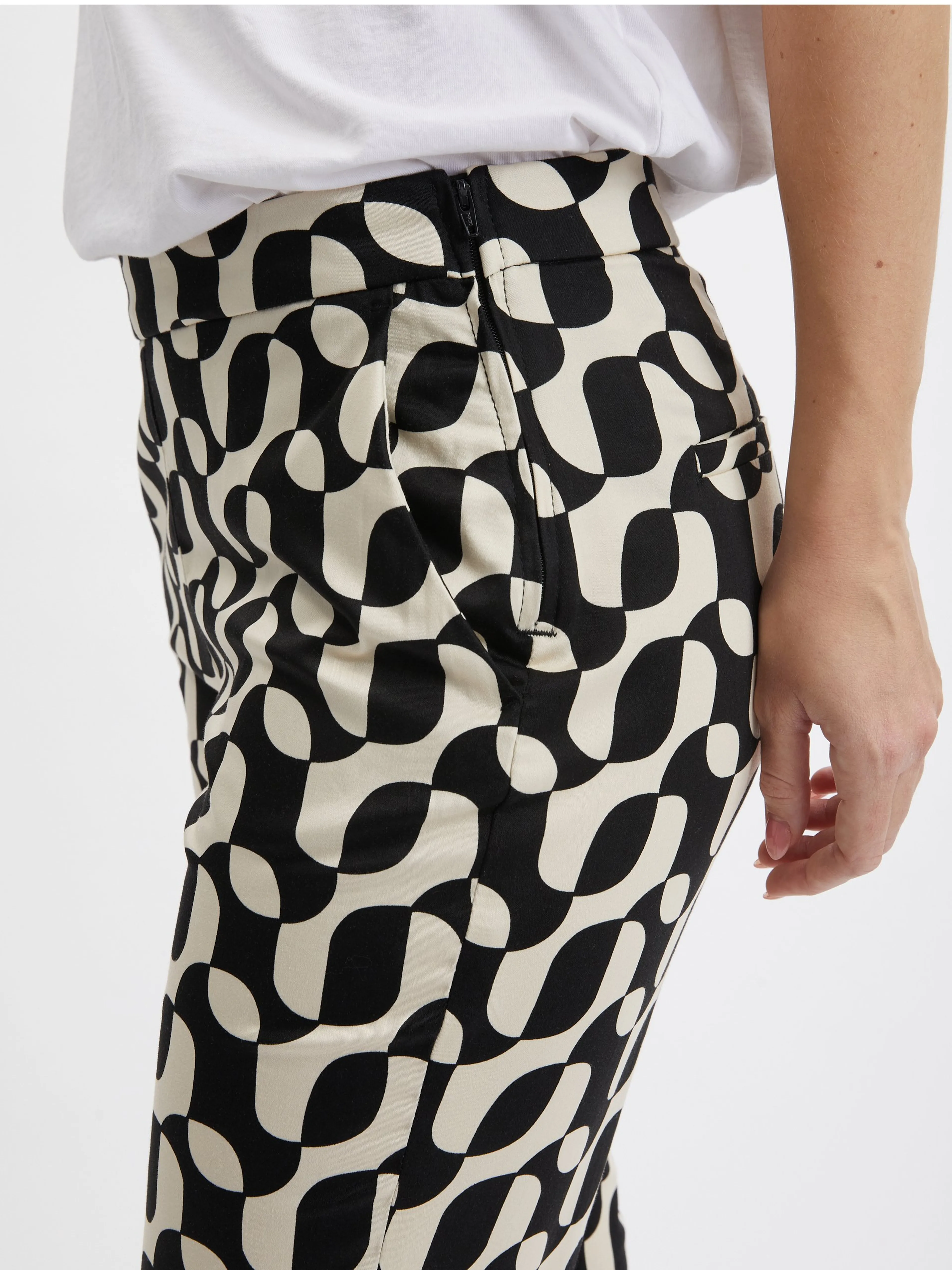 Cremefarbene und schwarze gemusterte Damenhose ORSAY