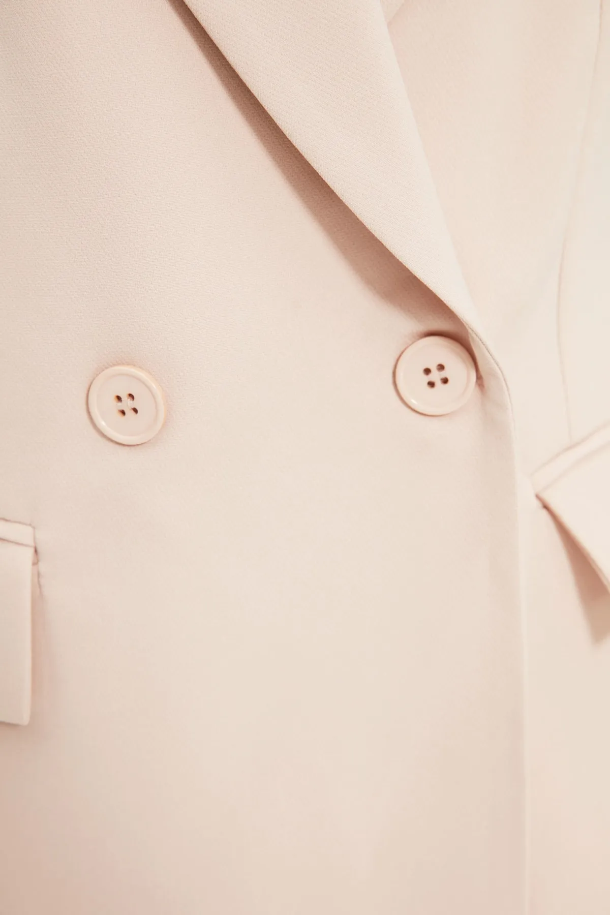 Trendyol Collection  Beige, normal gefütterte, zweireihige Blazerjacke aus Webstoff mit Verschluss TWOSS20CE0059