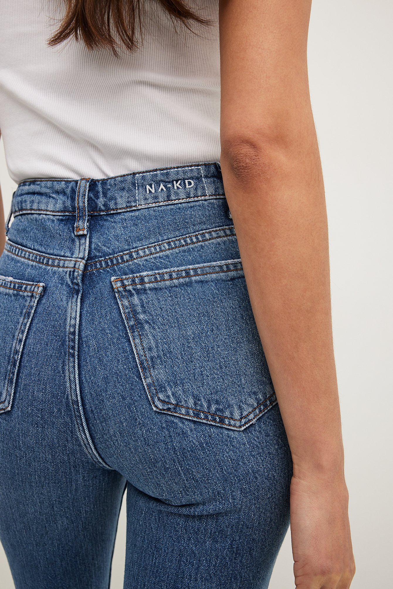Ausgestellte Jeans mit hoher Taille