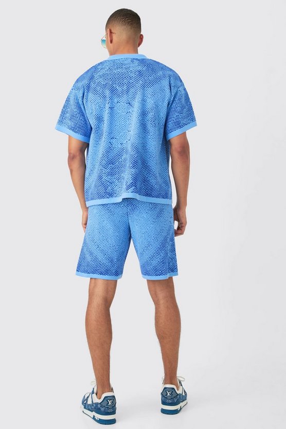Kastiges Strick-Hemd und Shorts