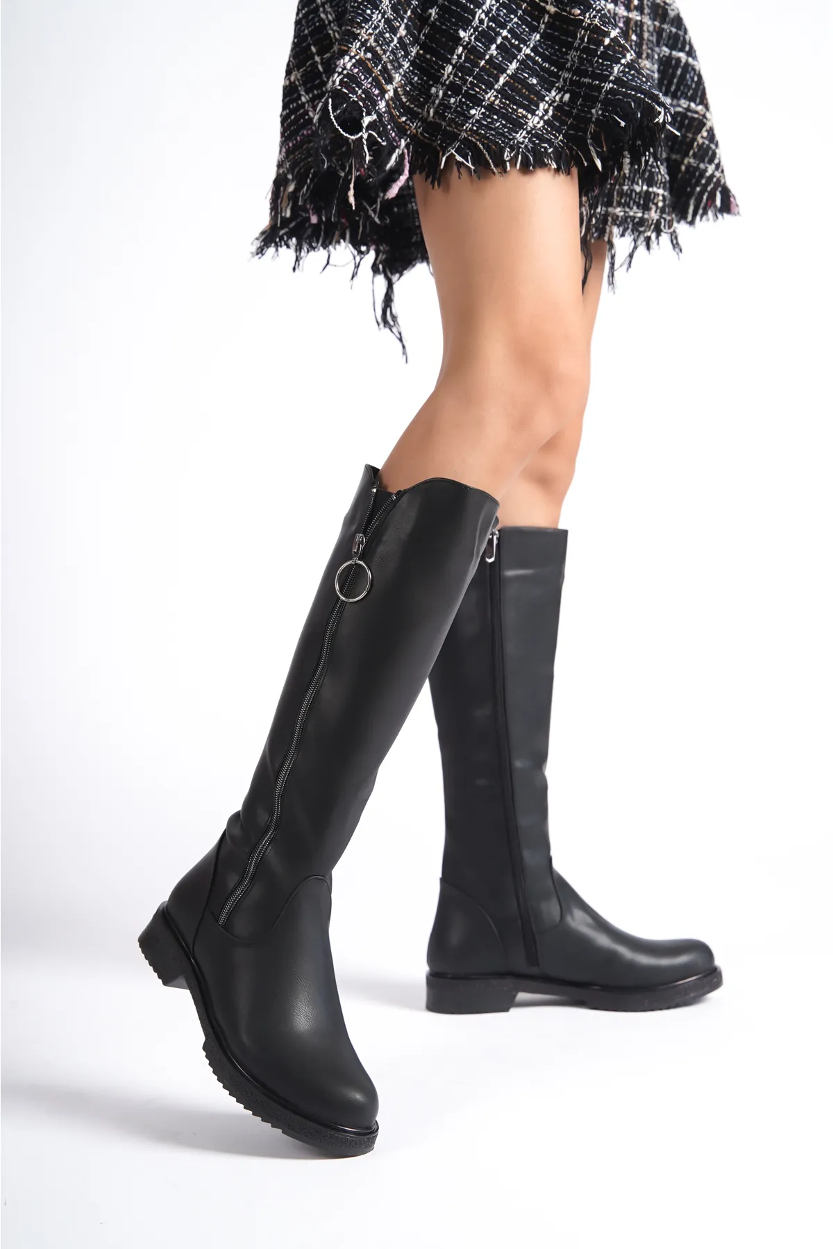 Capone Outfitters  Unterhalb des Knies Damenstiefel mit externem seitlichem Reißverschlusszubehör und innerem seitlichem Reißverschluss
