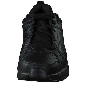 Nike Defy All Day Sneaker in schwarz