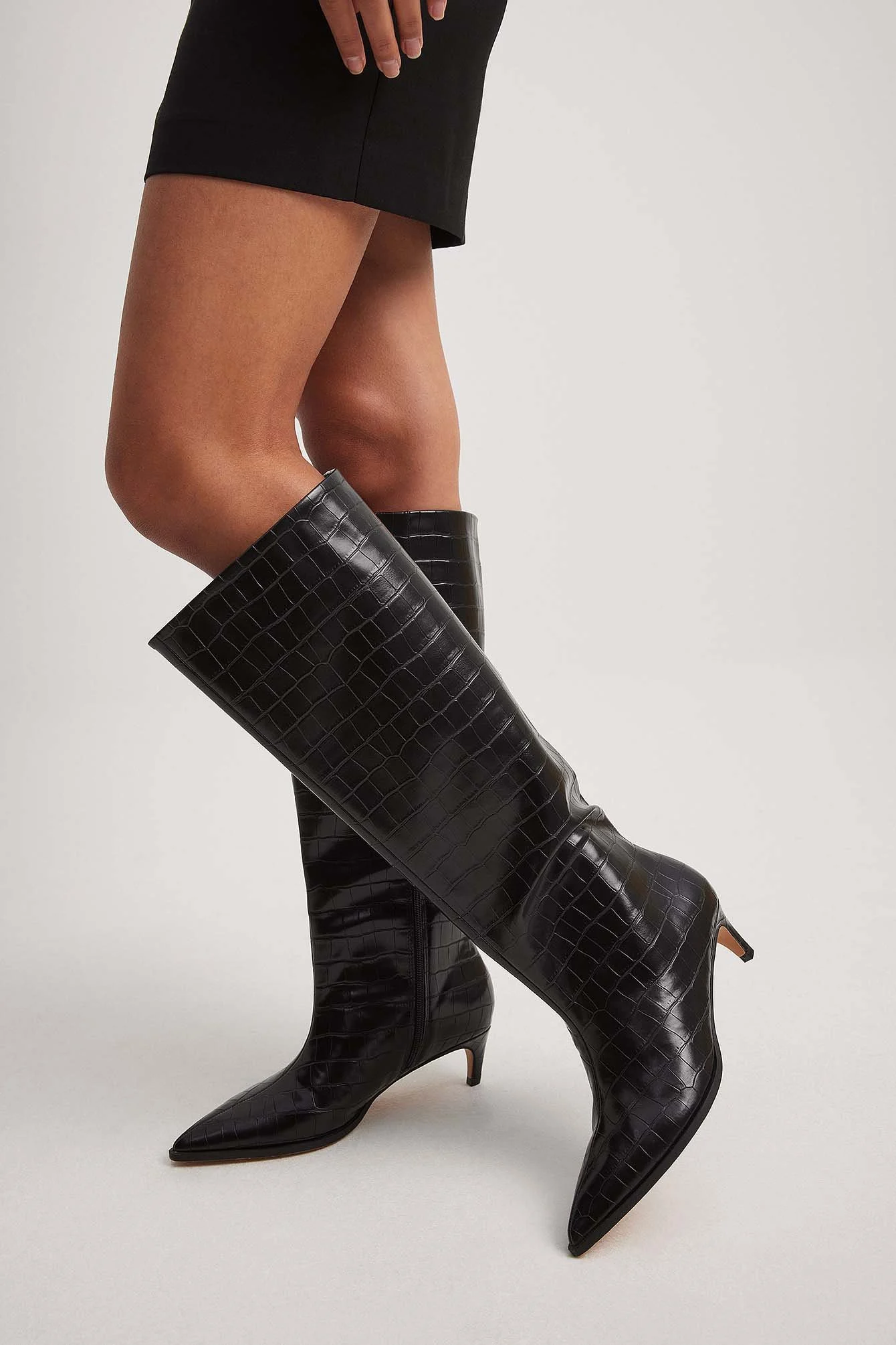 Kniehohe Croc-Stiefel