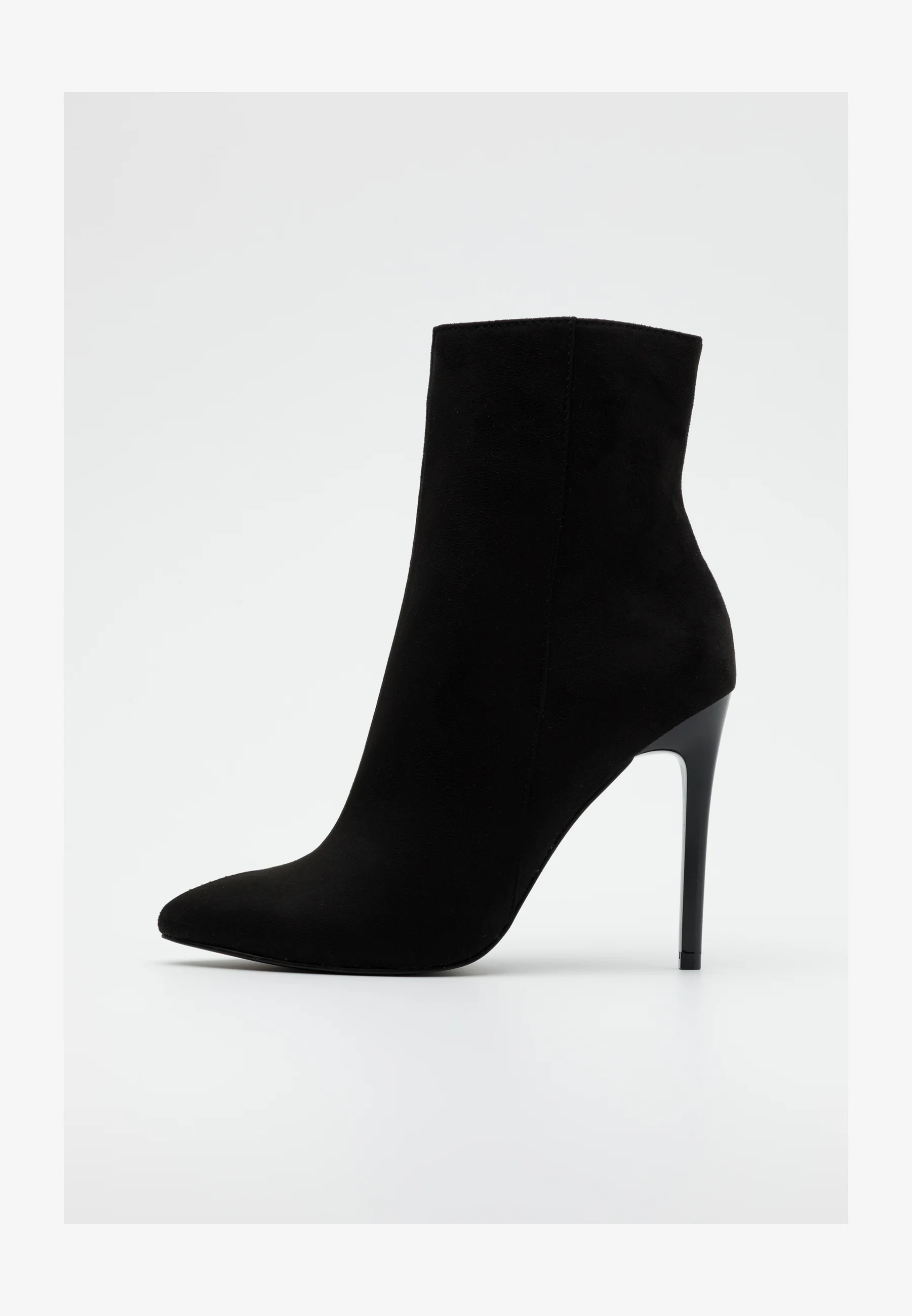 Botines de tacón par e impar