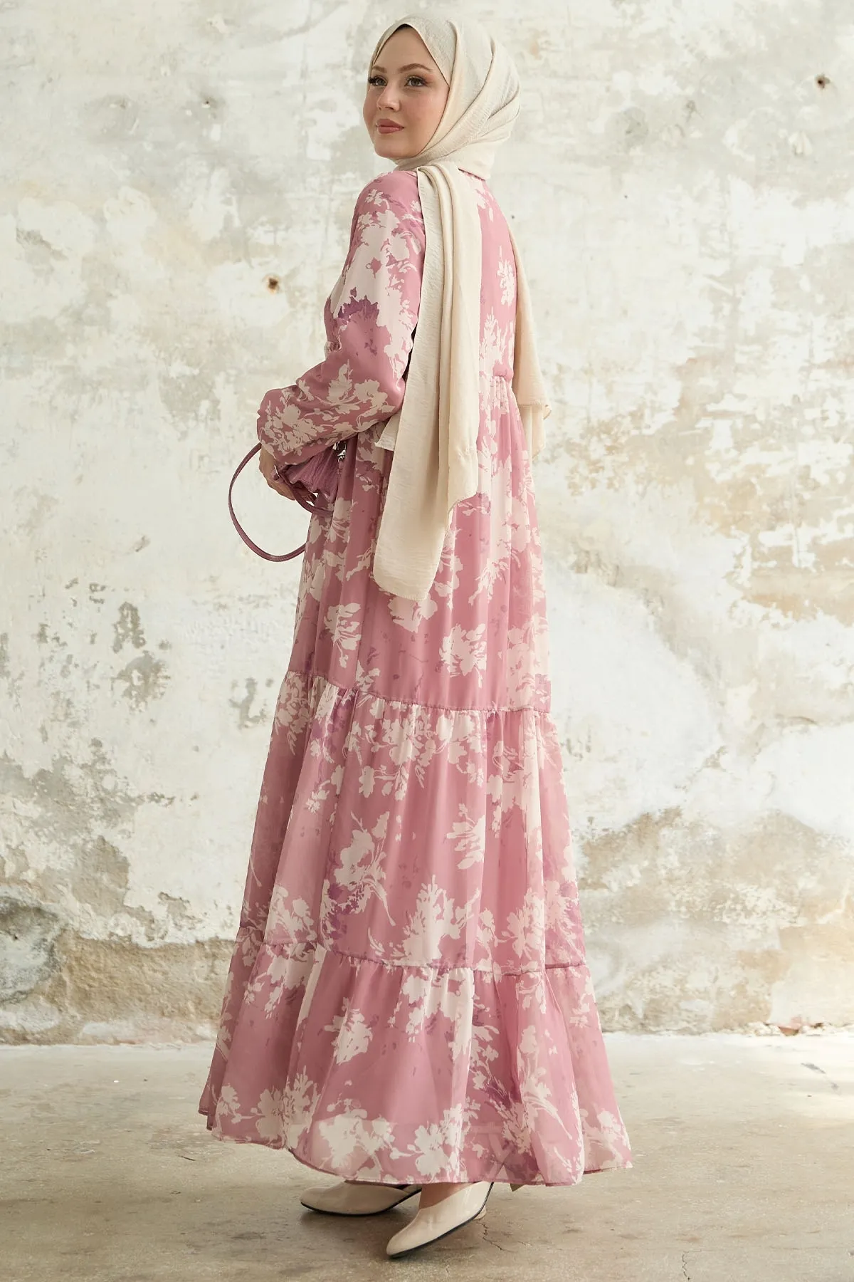 InStyle  Chiffonkleid mit Blattmuster und Quasten vorne aus getrockneten Rosen