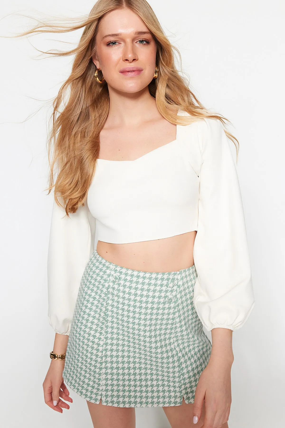 Trendyol Collection  Beige Crop-Bluse TWOSS21BZ0236
