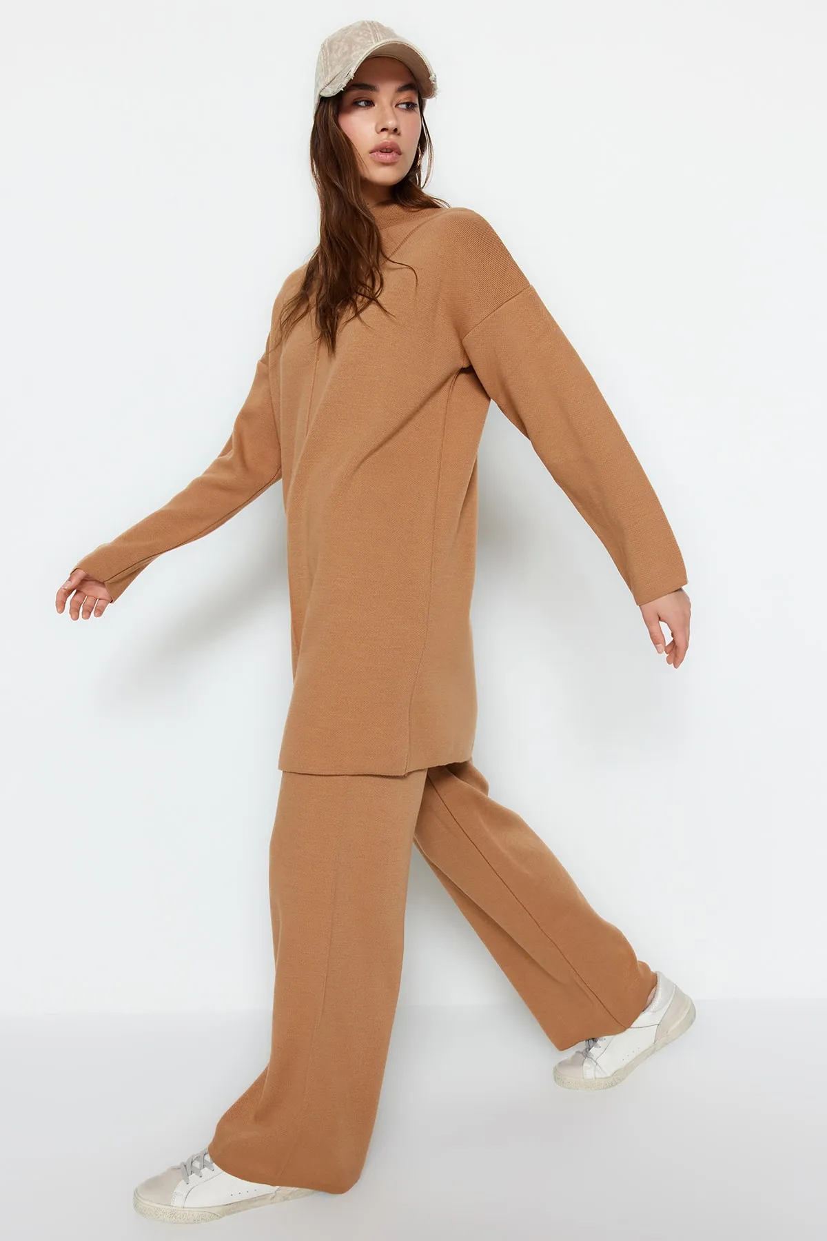 Trendyol Modest  Kamelfarbenes Strickpullover-Hosen-Oberteil-Set TCTAW24US00019