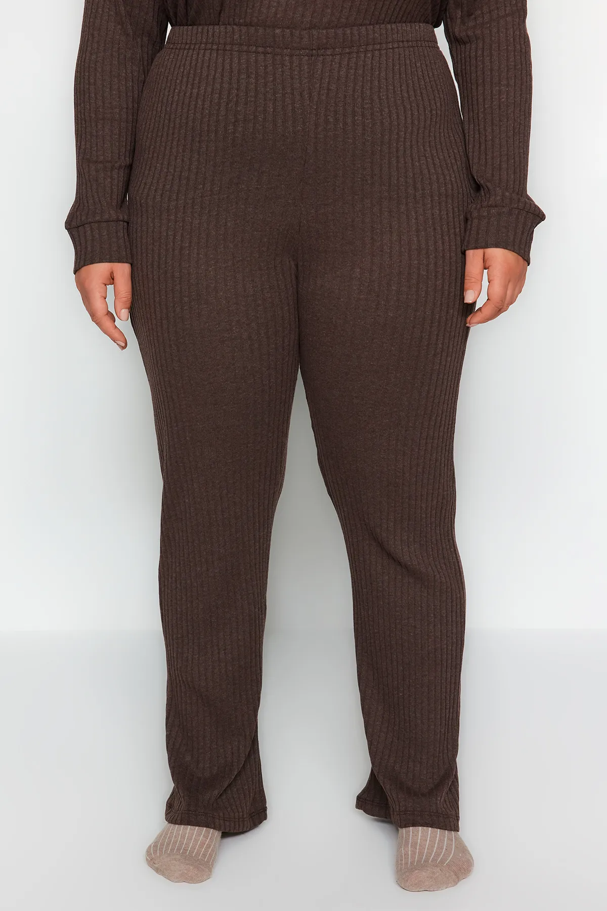 Trendyol Curve  Braunes, entspanntes Camisole-Set in Übergröße mit Kapuze und Oberteil TBBAW23CP00016