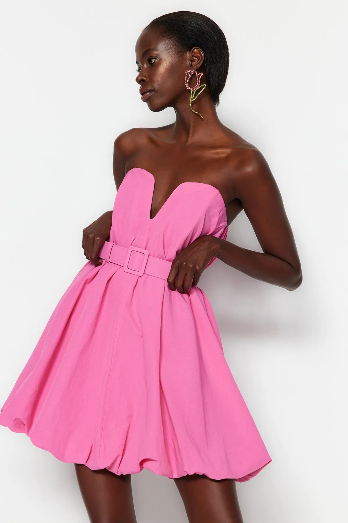 Trendyol Collection  Rosa Ballonrock, Gürtel und detailliertes Popeline-Elegantes Abendkleid TPRSS23EL00576