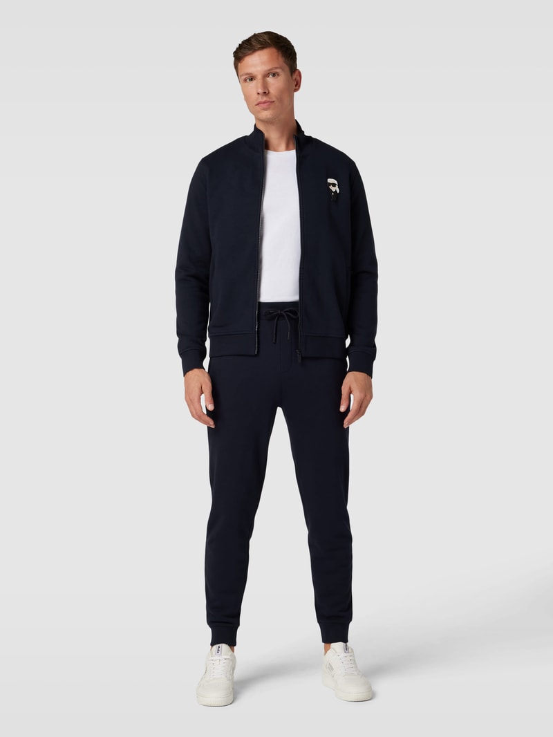 Jogpants mit Label-Patch in dunkelblau