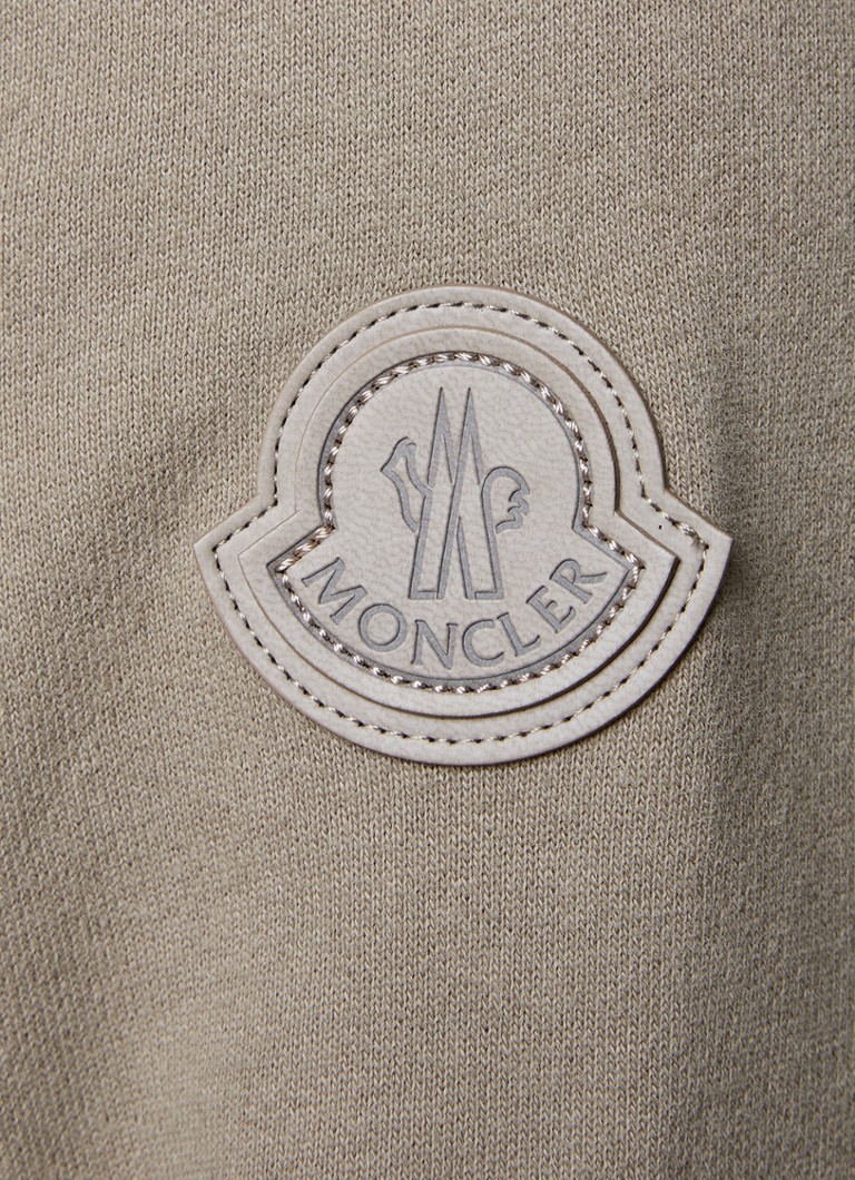 Hanorac Moncler cu logo, confecționat din material elastic.