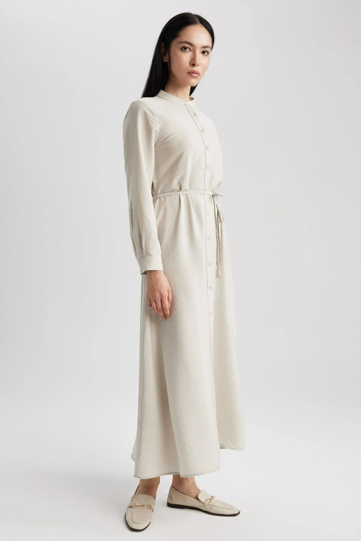DeFacto  Langärmliges Kleid mit normaler Passform und Rundhalsausschnitt