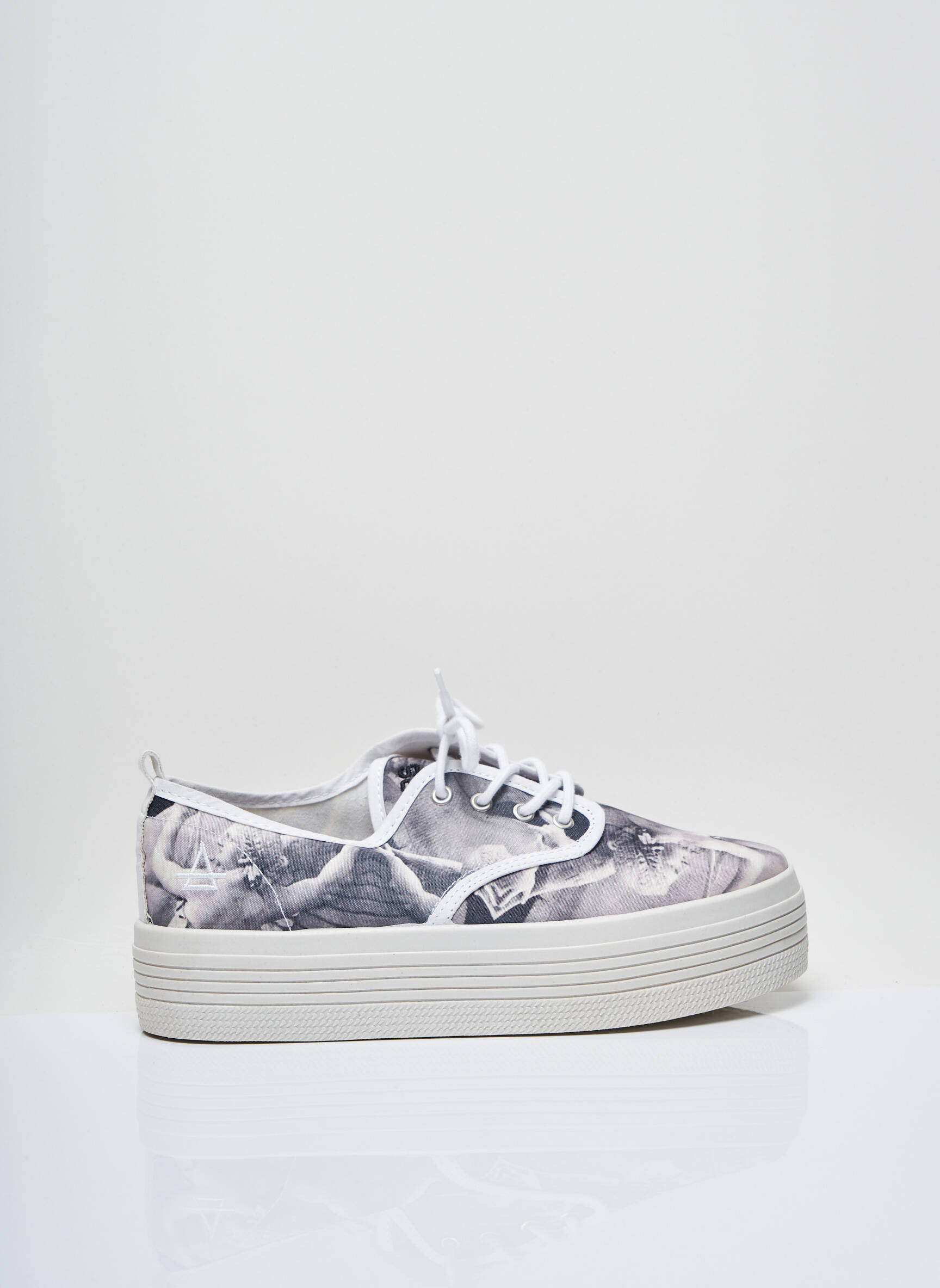 Eleven Paris Baskets Femme couleur gris