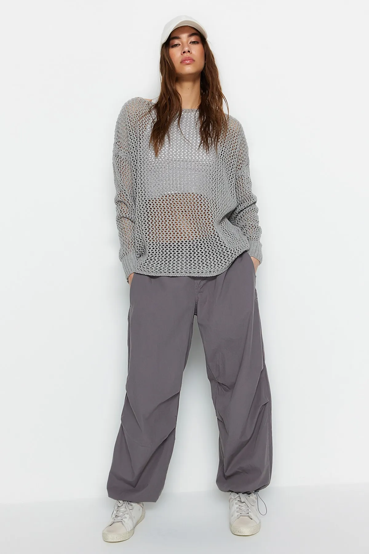 Trendyol Collection  Grauer Super Wide Fit Baumwoll-Strickpullover mit Lochmuster TWOAW20FV0184