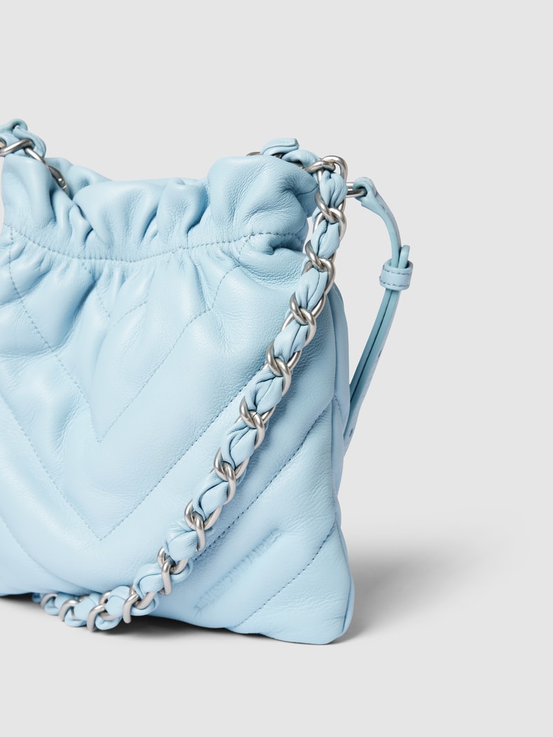 Umhängetasche mit Ziernähten Modell 'SILKY' in hellblau