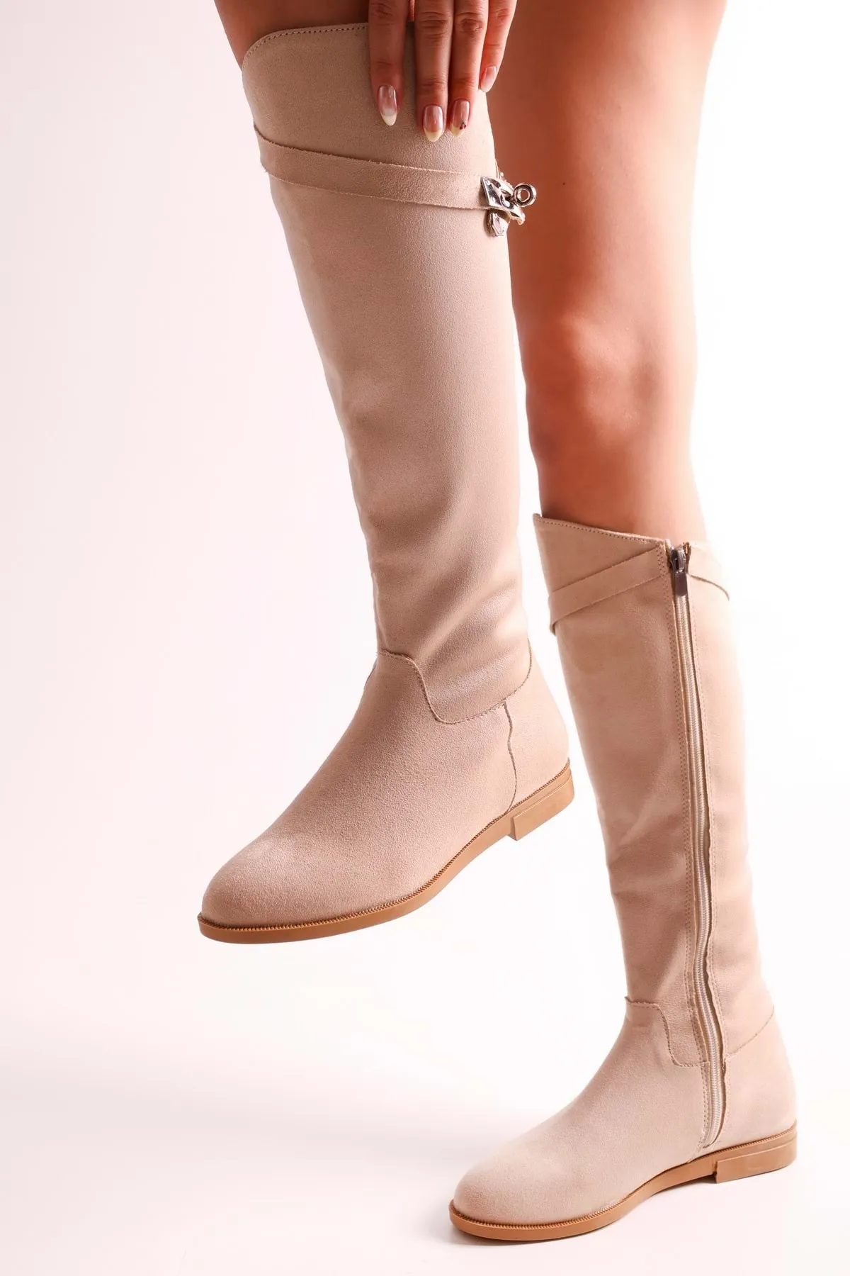 Shoeberry  Damen Meroni Beige Wildleder-Schnallenstiefel Beige Wildleder