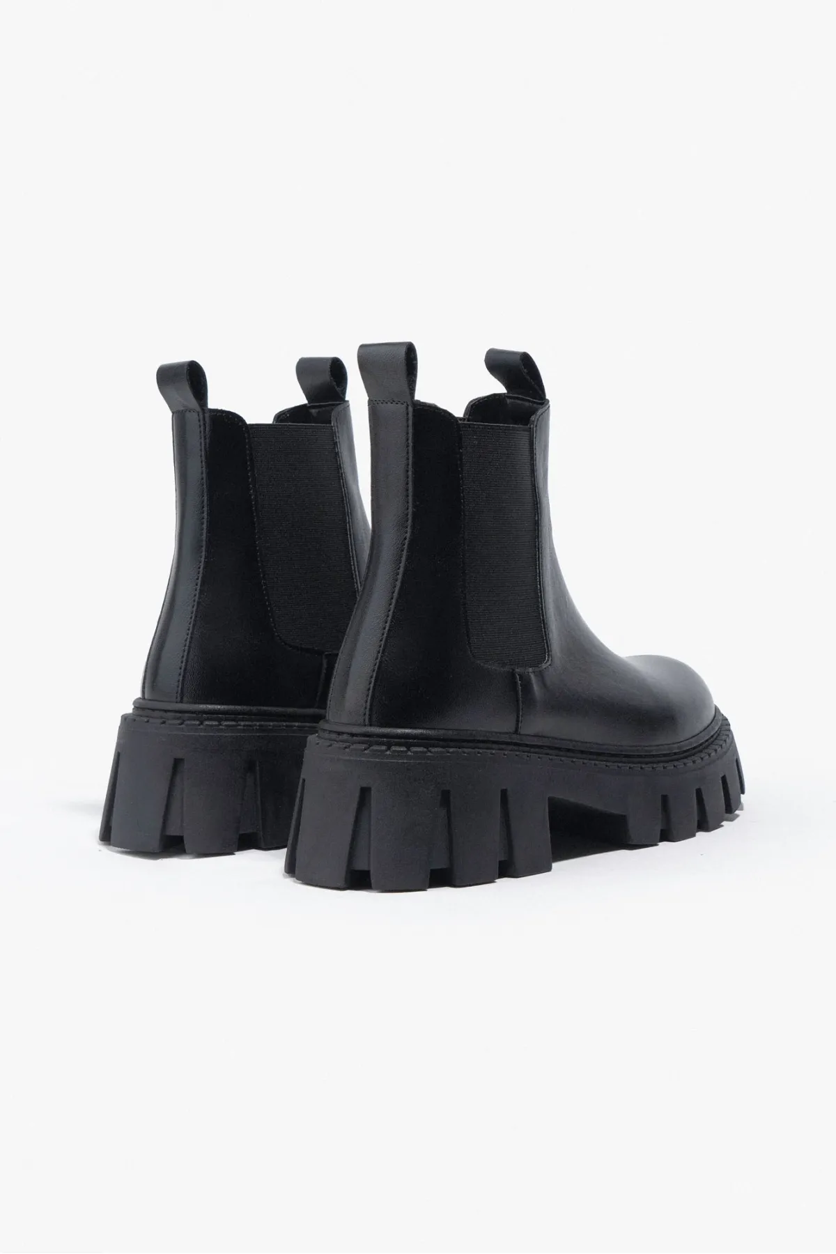 NİŞANTAŞI SHOES  Gwin Damenstiefel aus schwarzem, mattem Gummi mit flacher Sohle