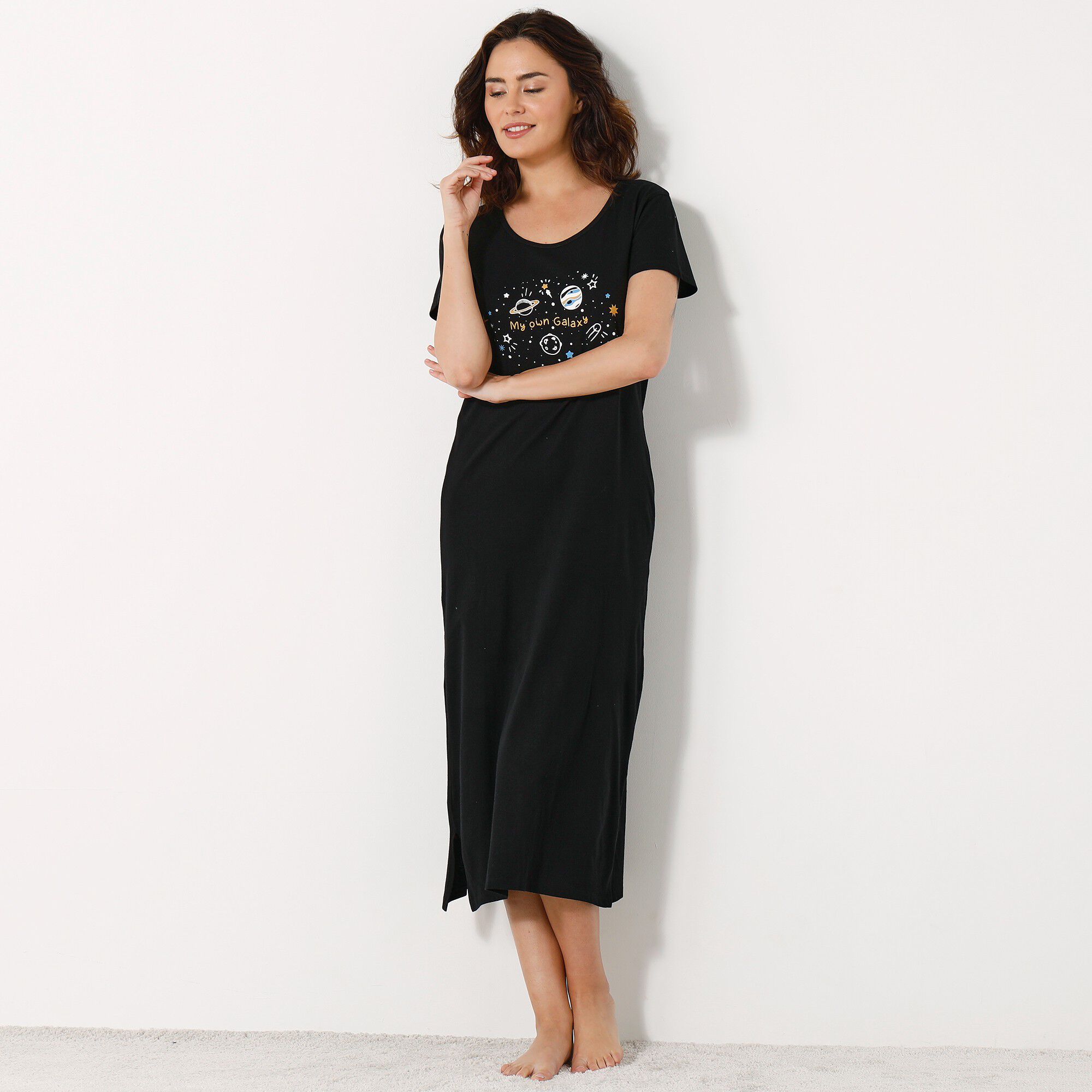 Chemise de nuit longue manches courtes motif «galaxie»