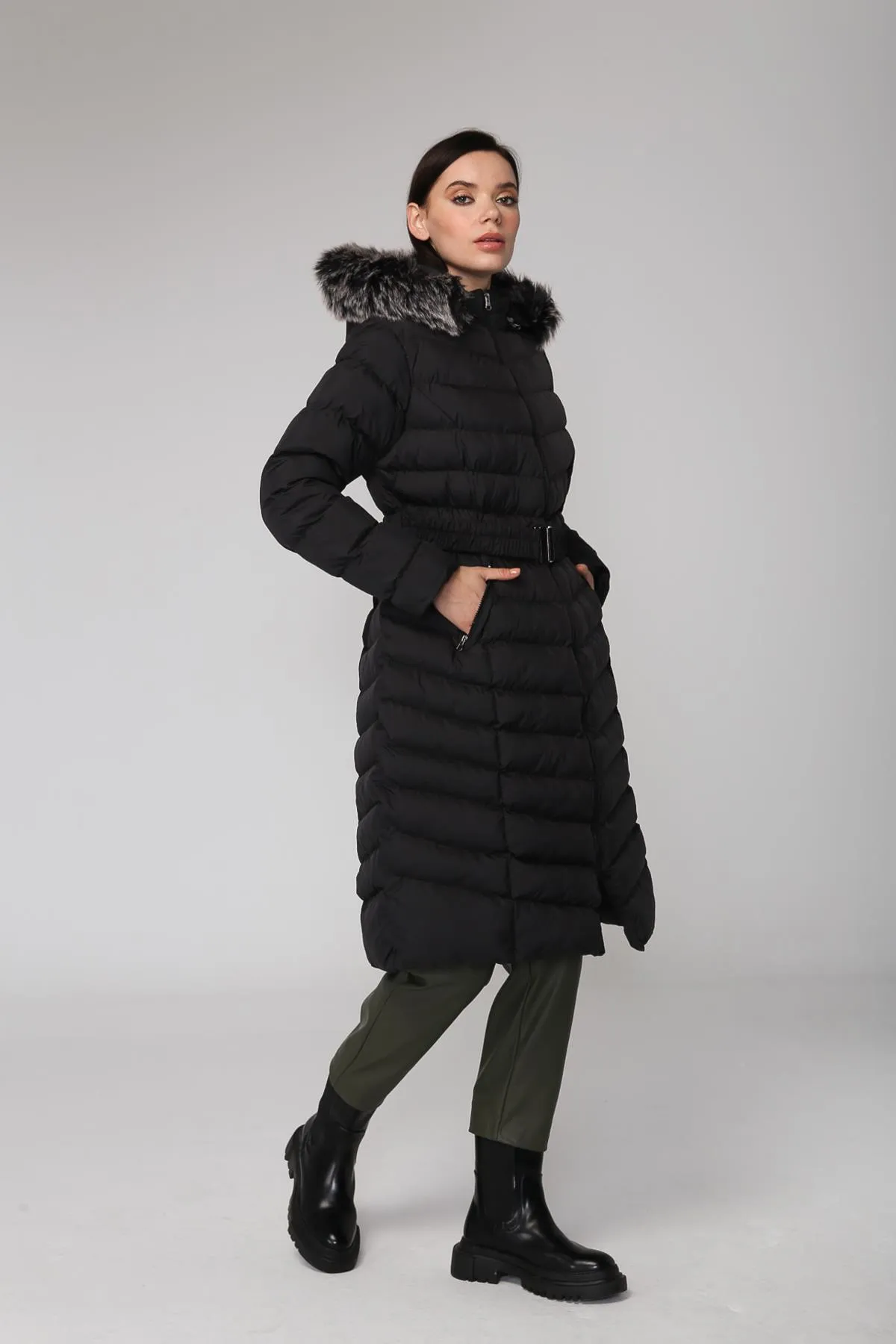 Olcay  Pelziger Puffermantel mit Kapuze und Reißverschluss, SCHWARZ 6136