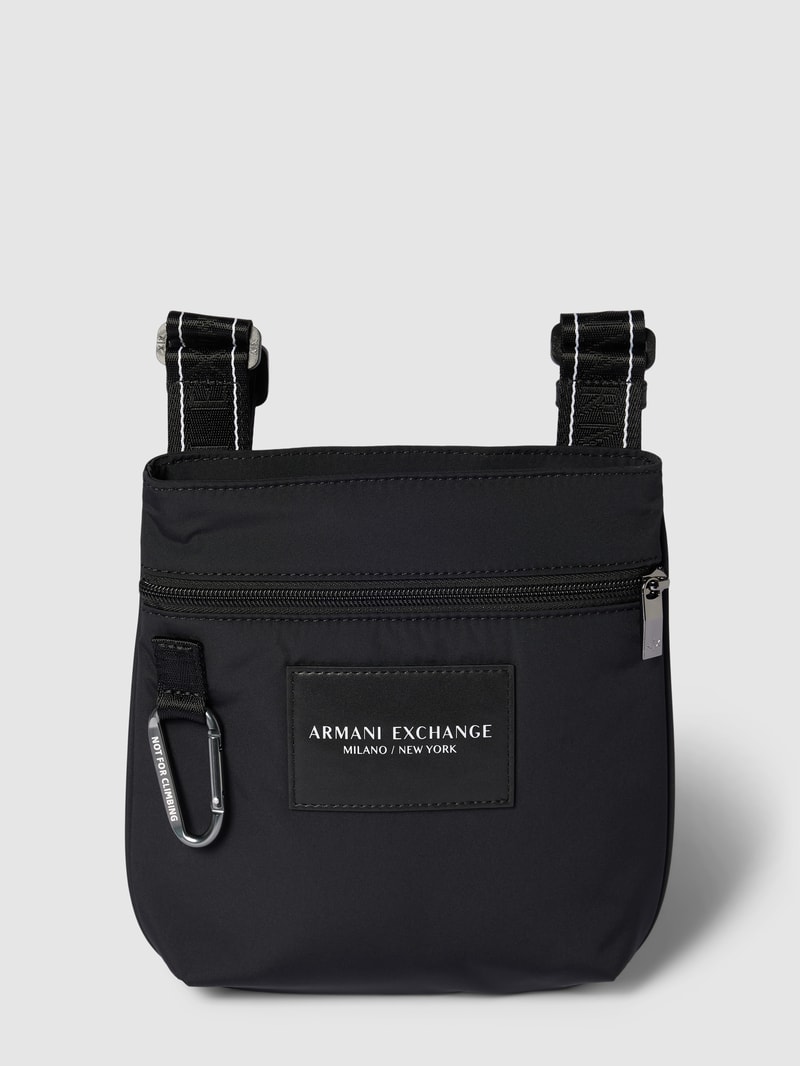 Handtasche mit Label-Patch und Karabiner in schwarz