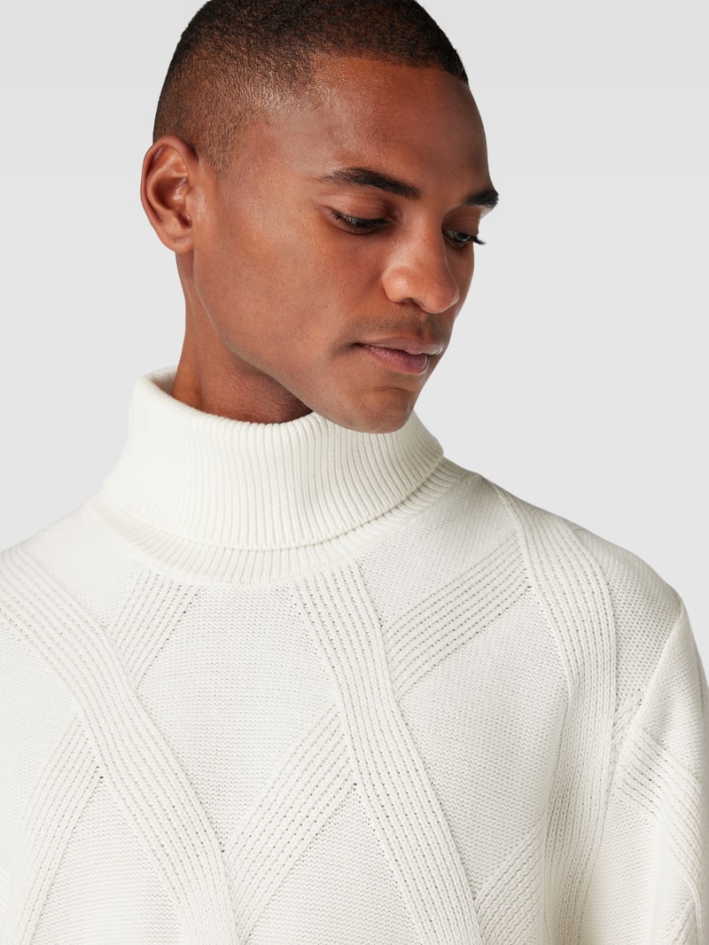 Strickpullover mit Rollkragen in offwhite
