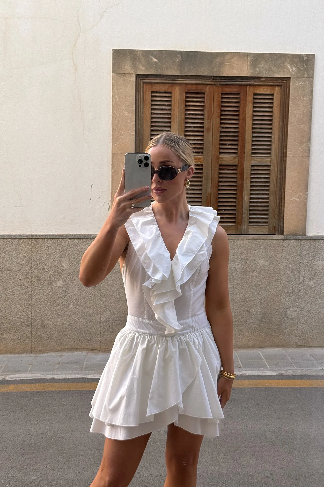 Minikleid mit gewebtem Volantdetail