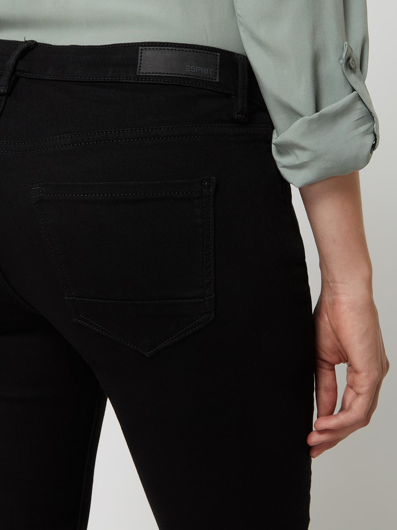 Slim Fit Jeans mit Stretch-Anteil in schwarz