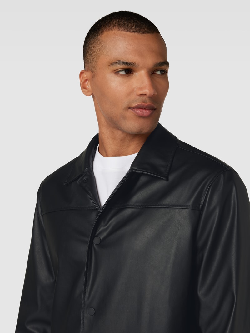 Hemdjacke in Leder-Optik in schwarz
