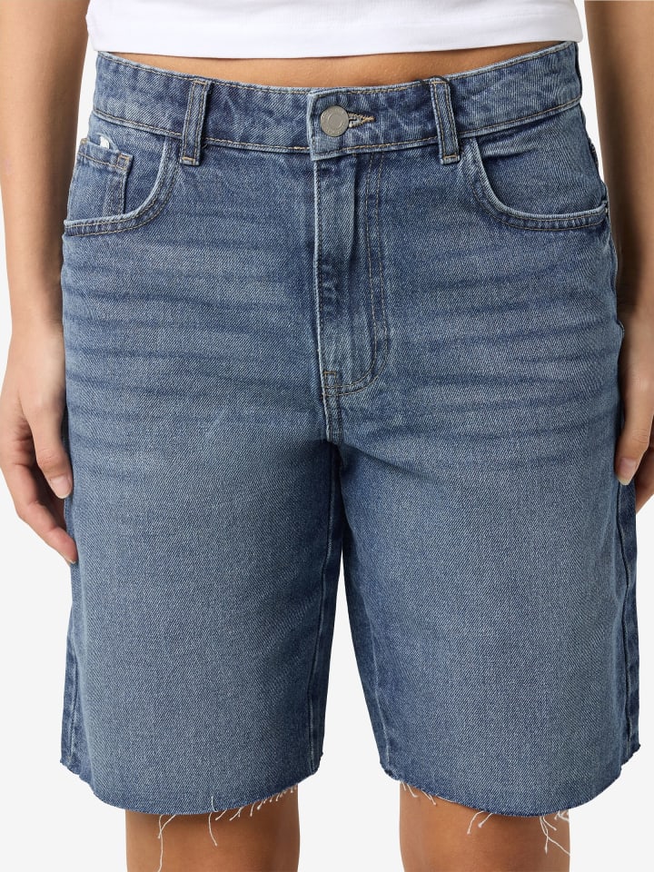 Noisy may Denim Bermuda Jeansshorts mit Fransensaum in Blau-3 günstig kaufen