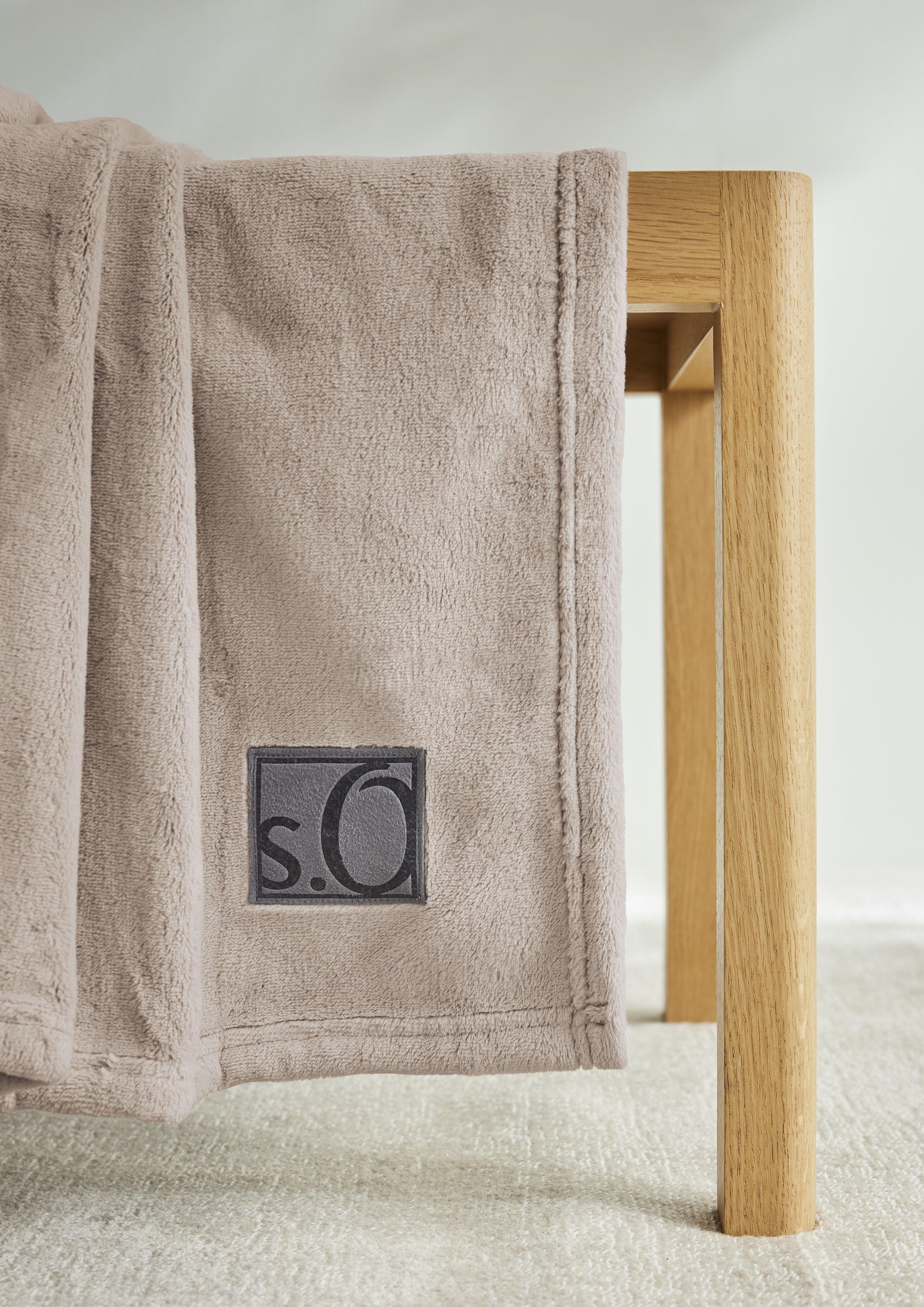 Weiche Decke mit Logo-Detail  6008754-320