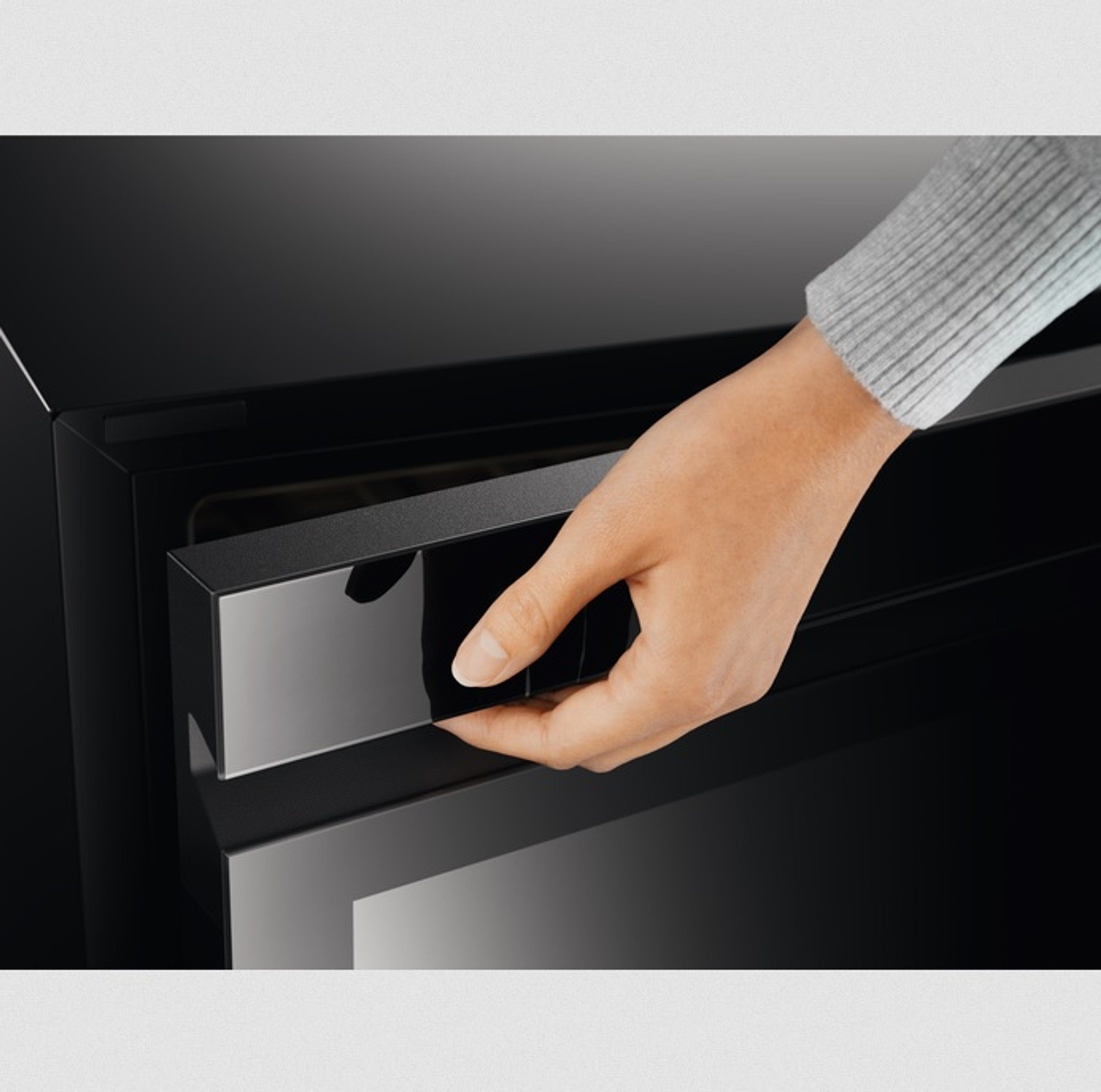 AEG Einbauweinkühlschrank AWUS018B7B, für 18 Standardflaschen á 0,75l,Single-Zone Pro,Cellar Pro 5,Seitliche LED-Beleuchtung
