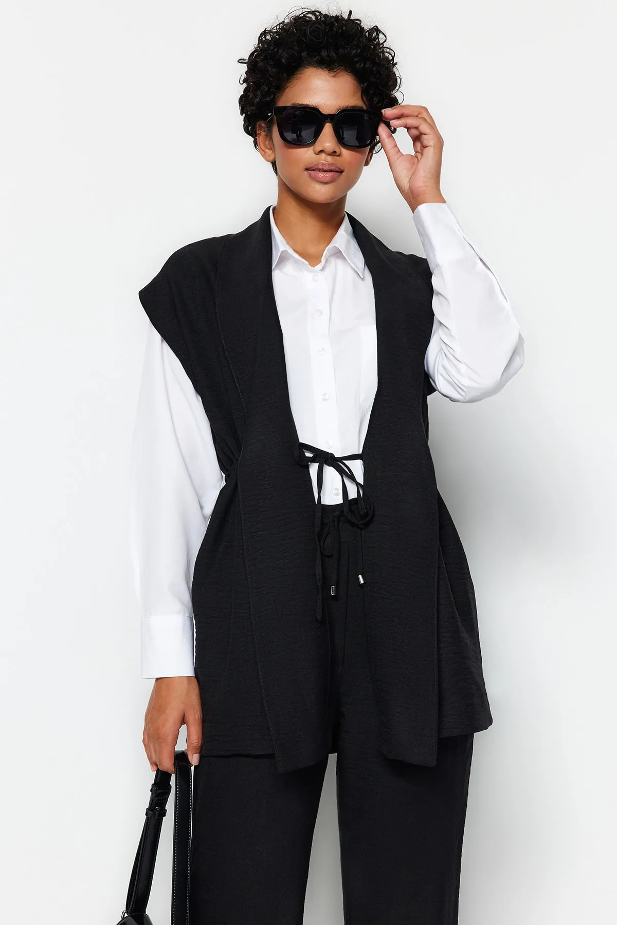 Trendyol Modest  Schwarzes, innen gebundenes Kimono-Hosen-Set in Leinenoptik TCTSS23US00061