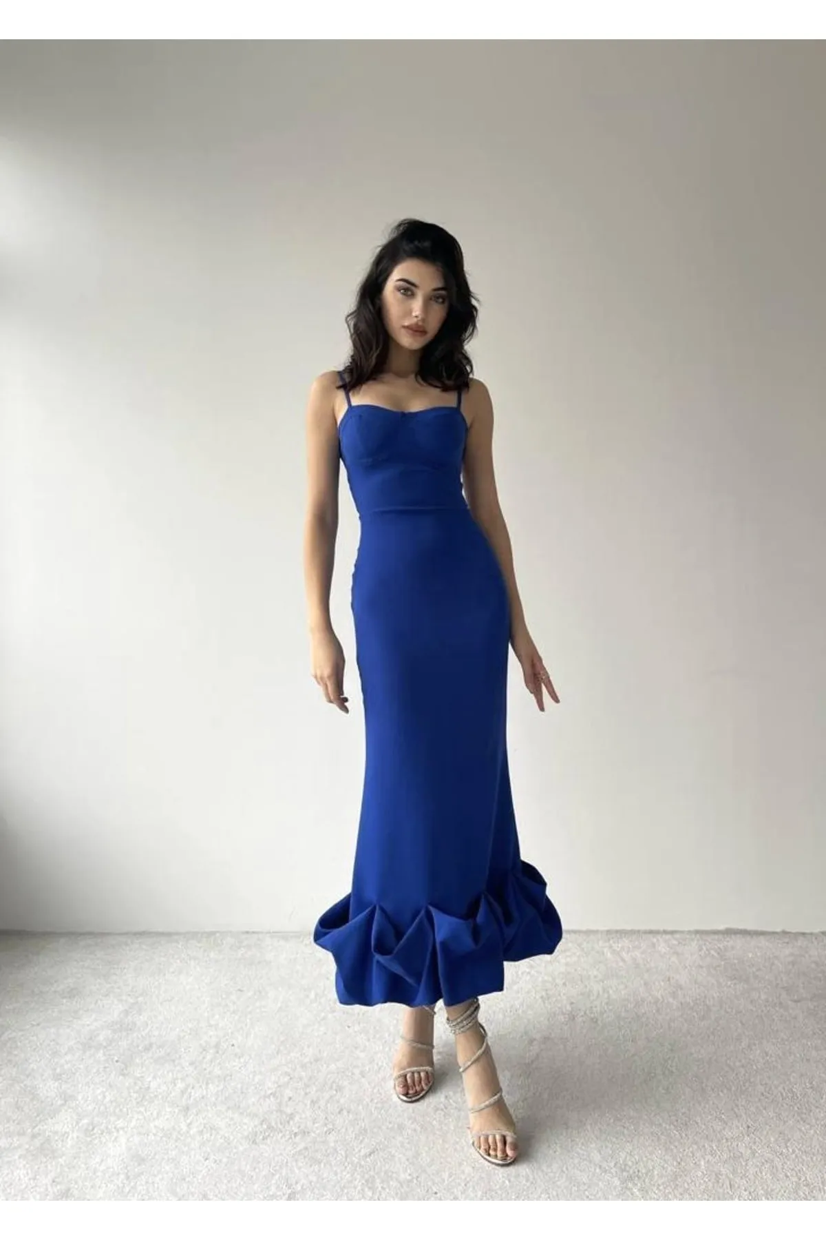 Afiş Butik  Saks – Blaues, asymmetrisches, geschwungenes Midikleid mit Rock