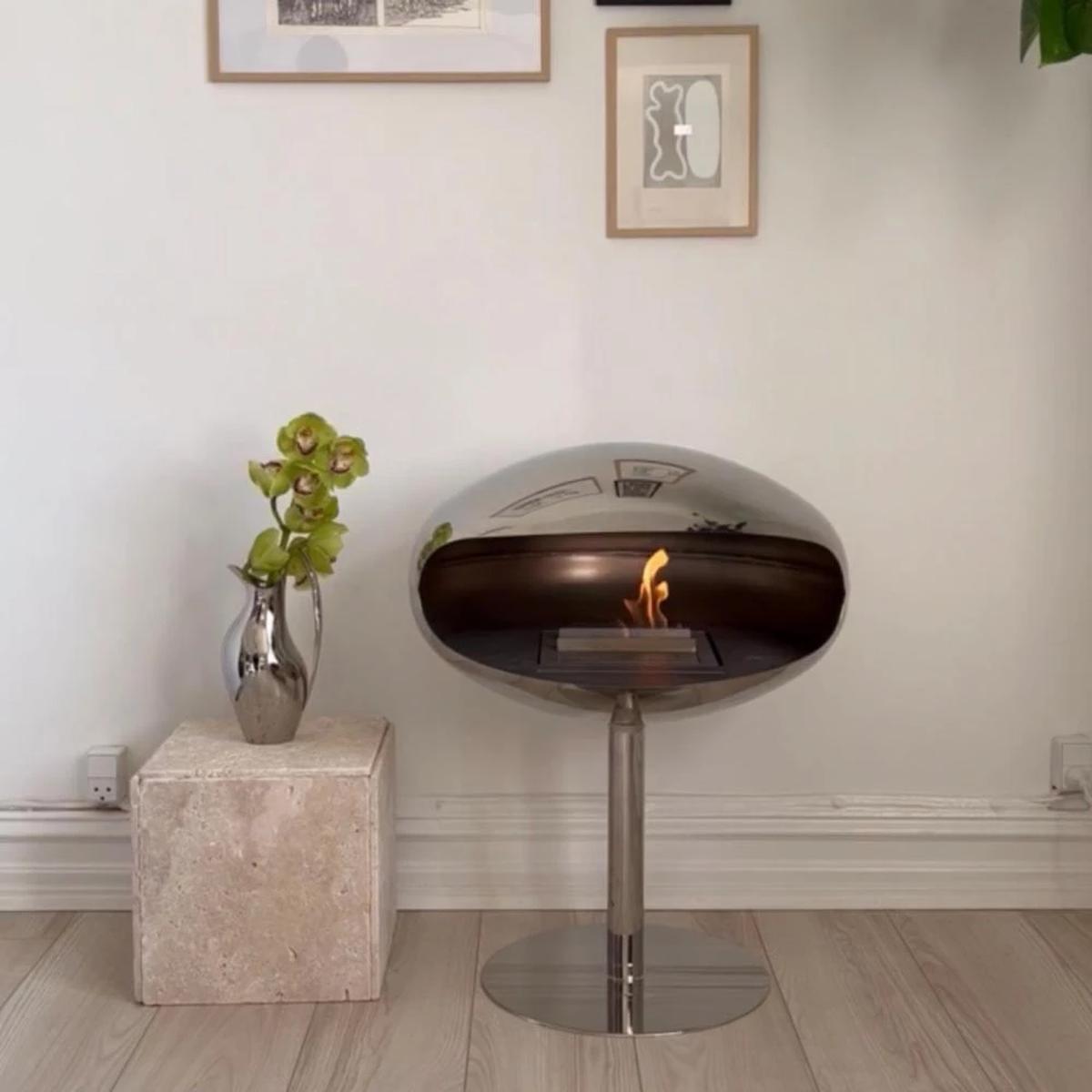 Cocoon Fires Kokonsockel, polierter Stahl, freistehender Bioethanol-Kamin, 3 kW