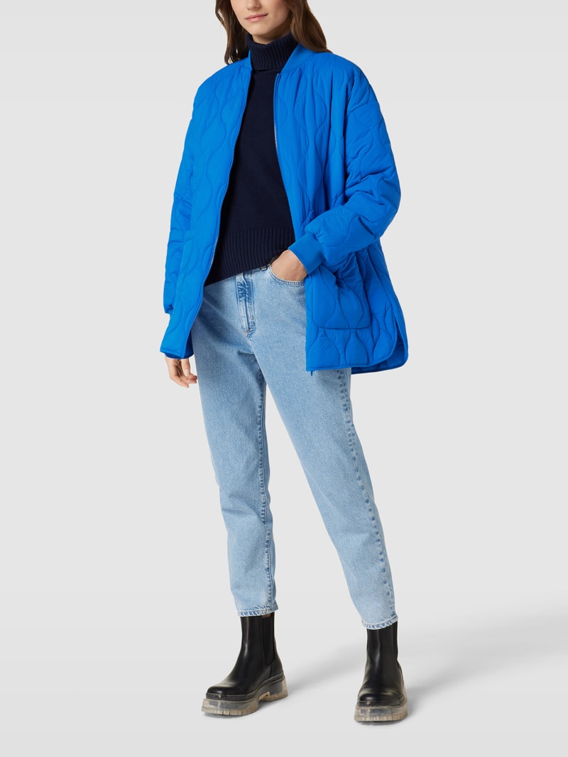 Steppjacke mit Strukturmuster in blau
