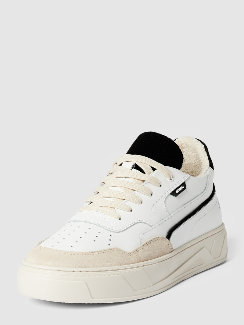 Sneaker mit Schnürverschluss in schwarz