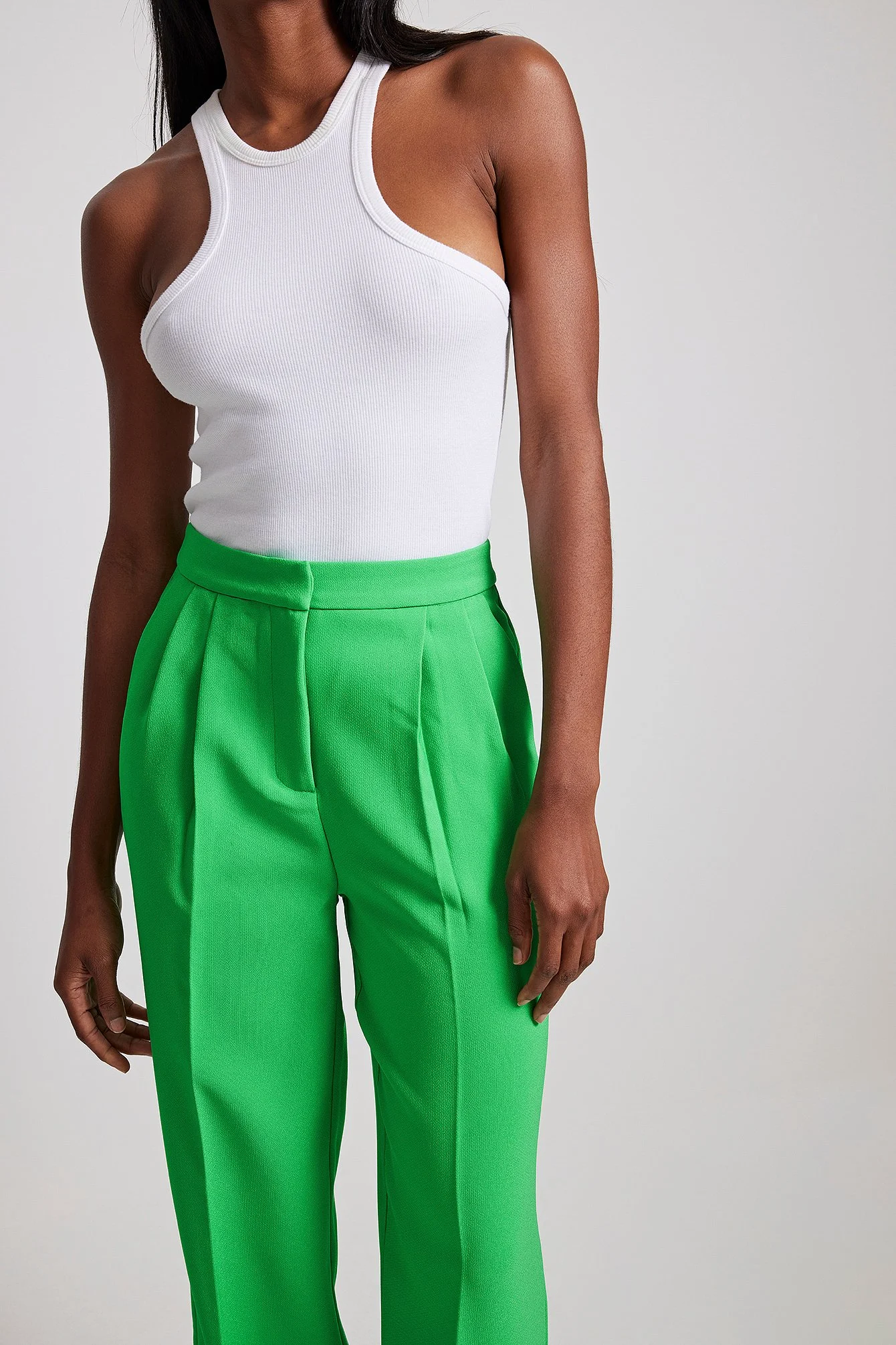 Recycelte plissierte Anzughose mit hoher Taille