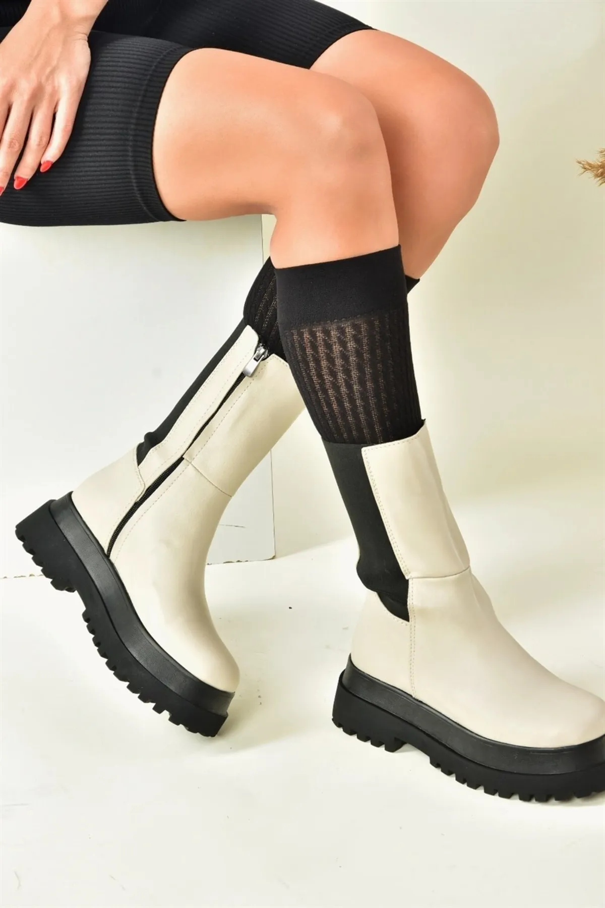 Fox Shoes  Beige Damenstiefel mit dicken Sohlen J267063109
