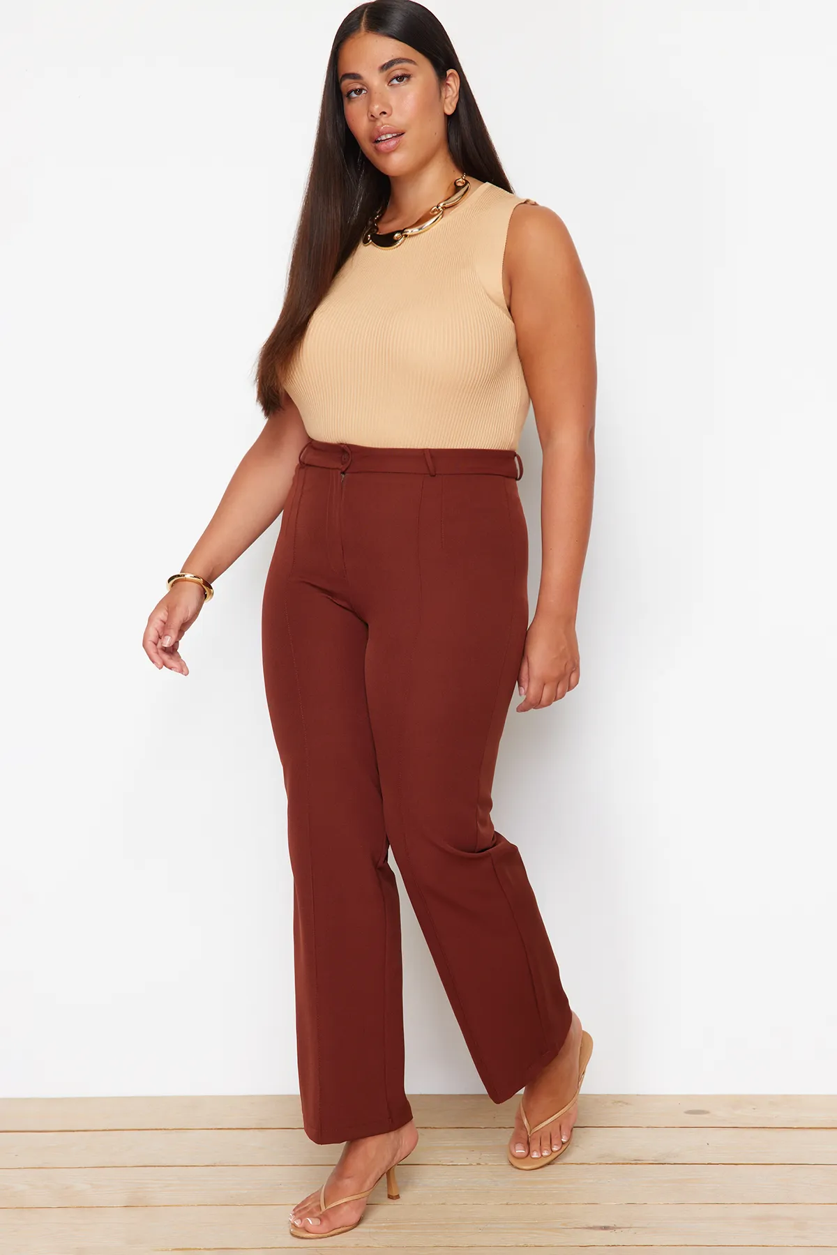 Trendyol Curve  Braune Hose mit hoher Taille und geripptem, genähtem spanischen Bein