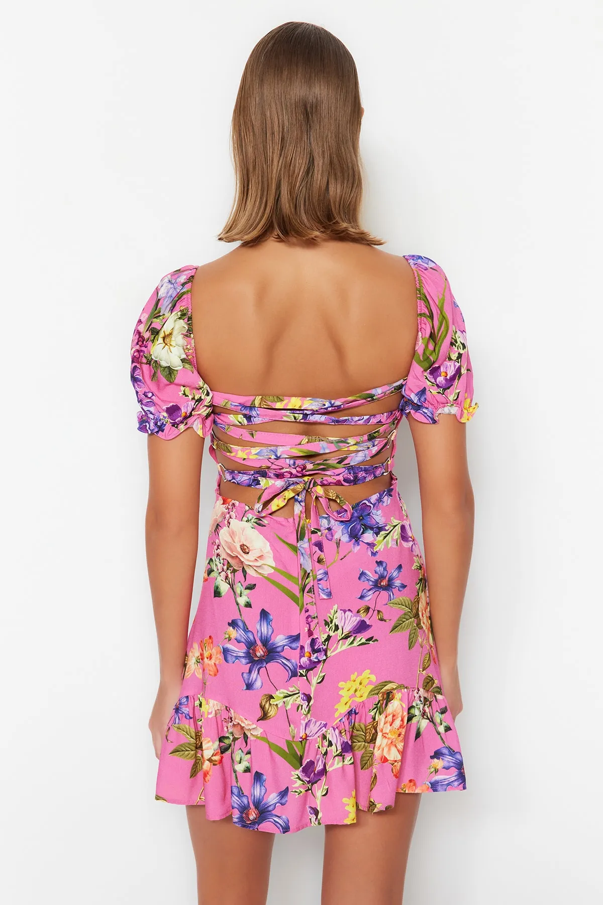 Trendyol Collection  Floral gemustertes, figurbetontes drapiertes Mini-Strandkleid aus Webstoff TBESS23EL00018