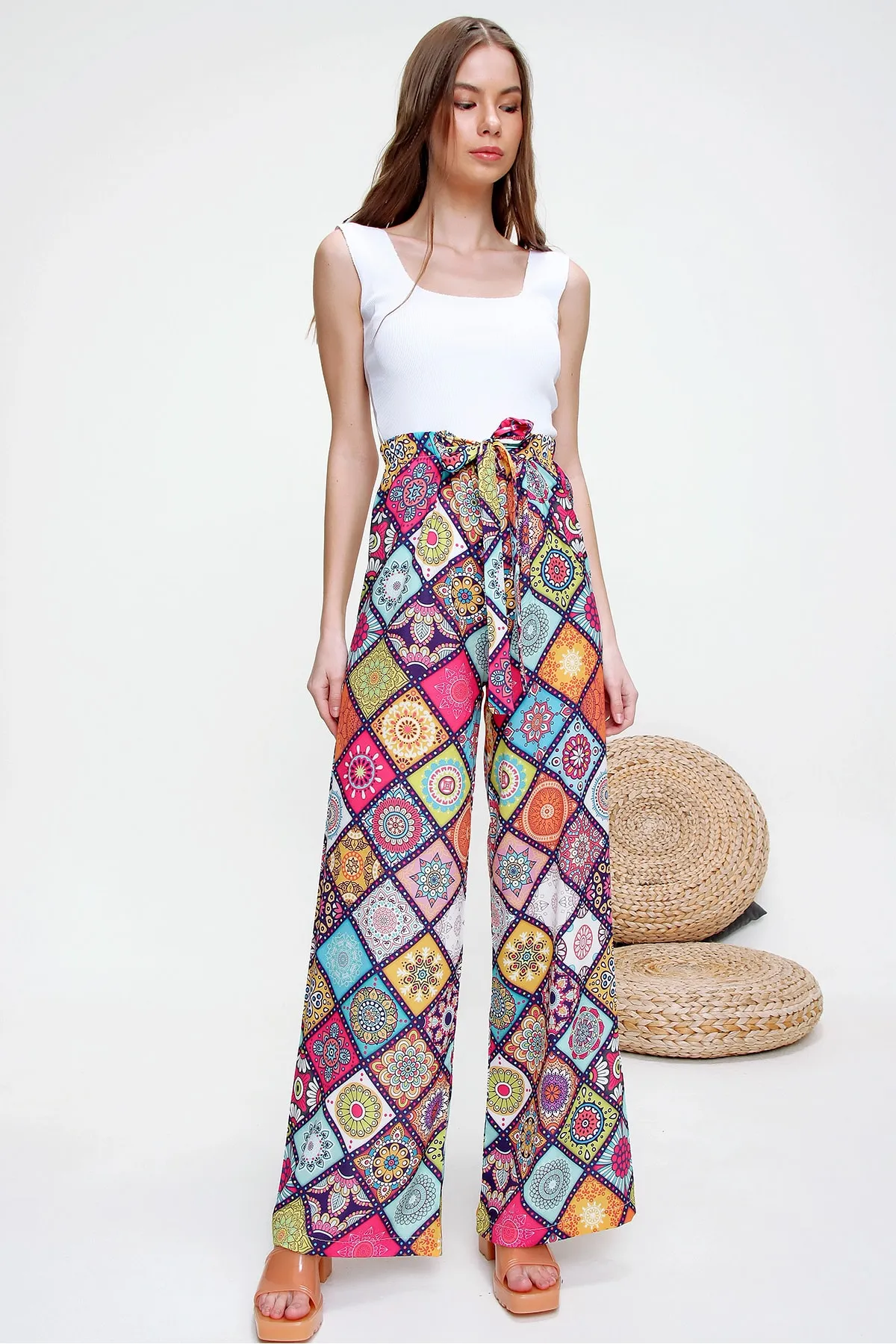 Trend Alaçatı Stili  Fuchsia gemusterte, entspannt geschnittene Damenhose ALC-X6016