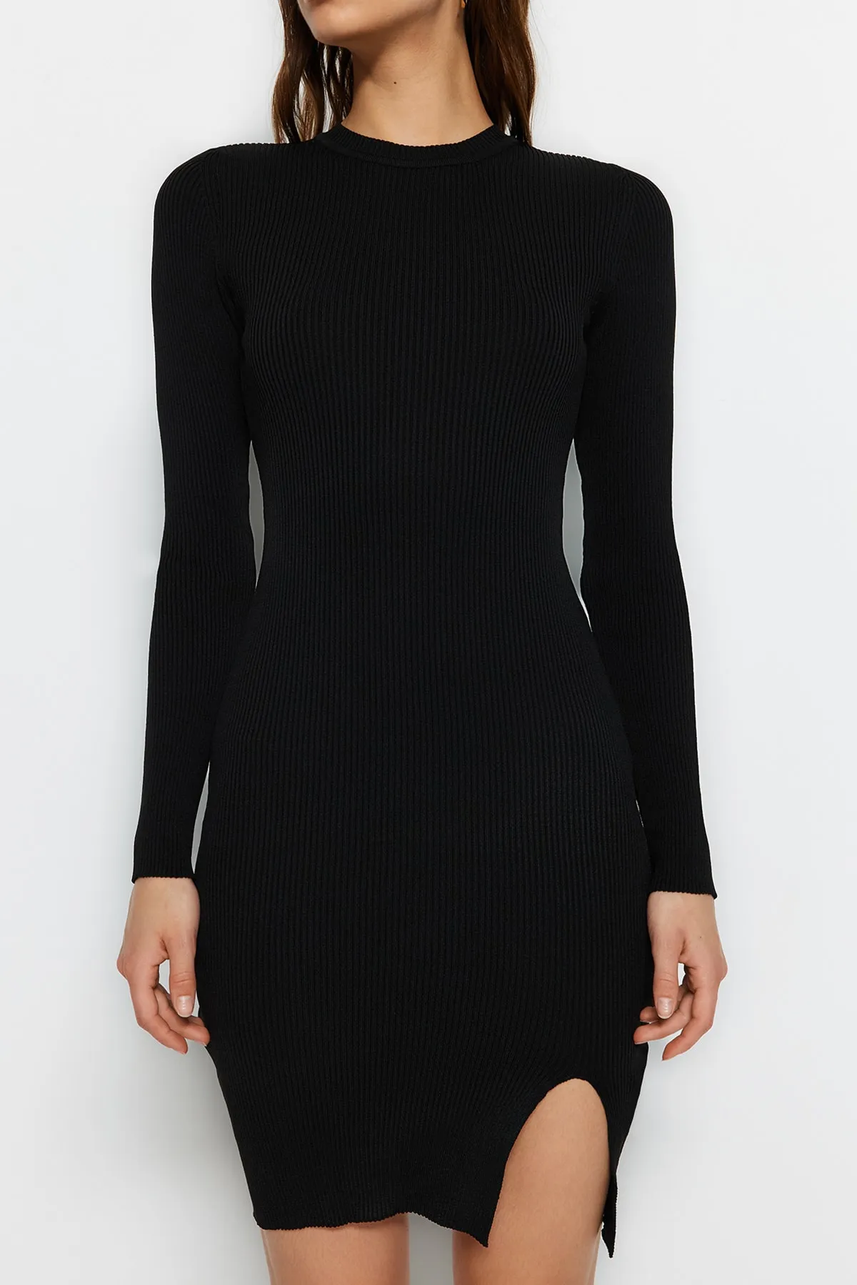 Trendyol Collection  Schwarzes, figurbetontes Mini-Strick-Basic-Kleid TWOAW23EL01416