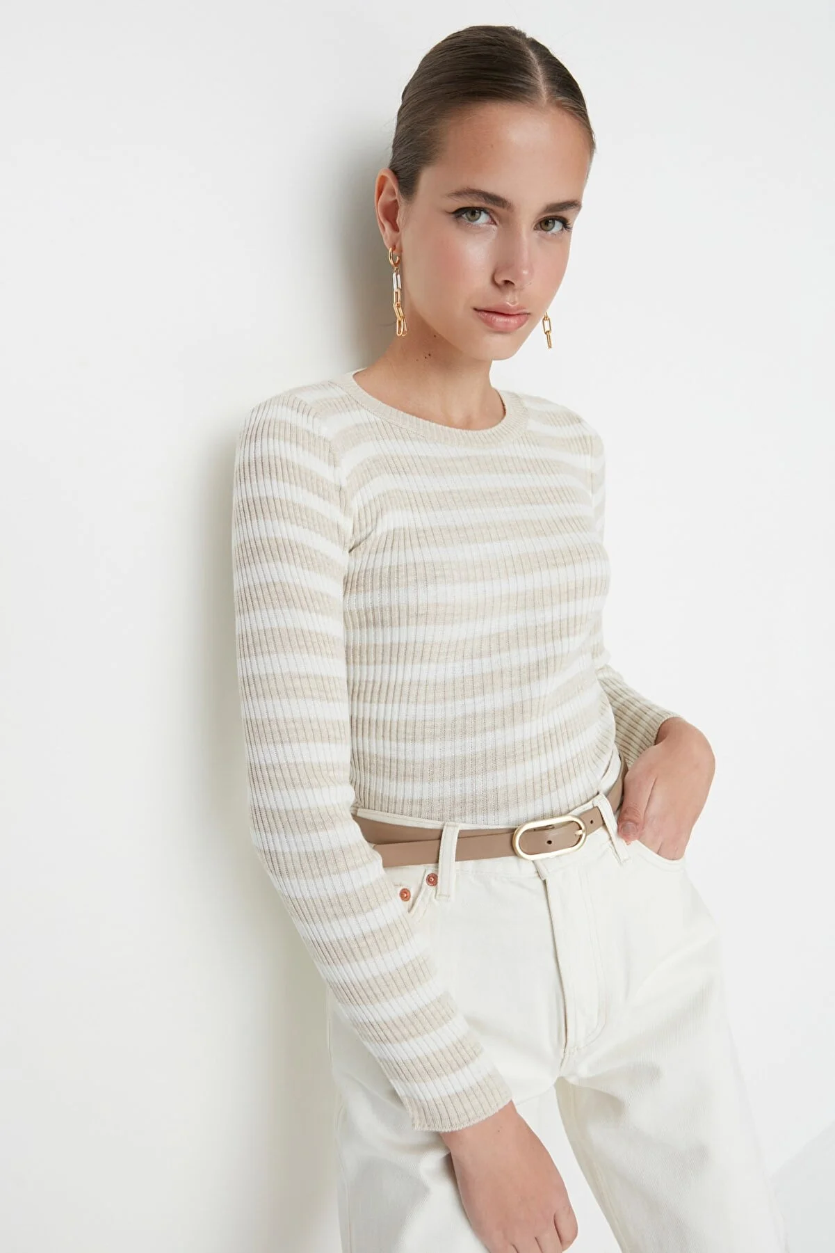 Trendyol Collection  Steinfarbener Basic-Strickpullover mit Streifen TWOAW21KZ0942