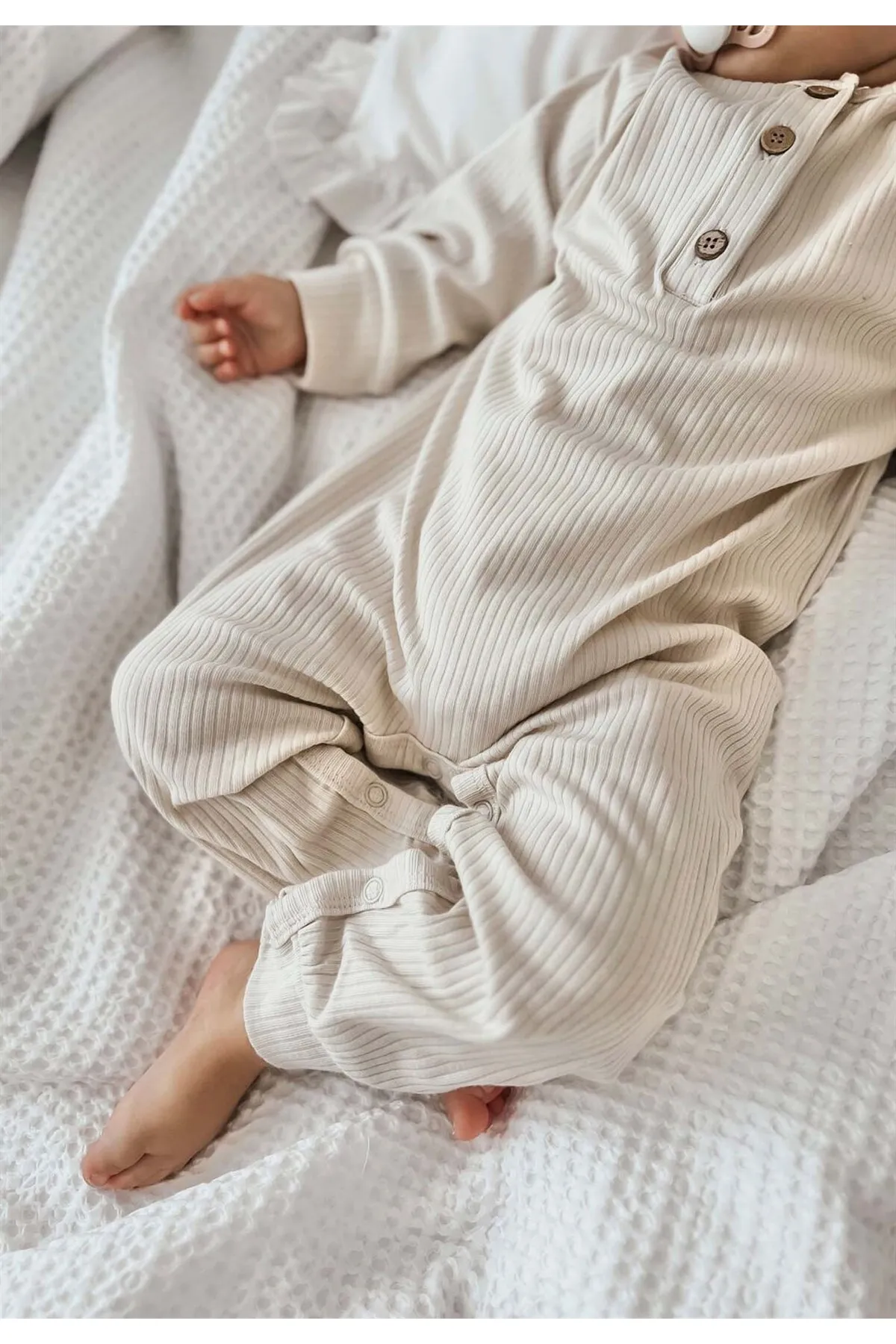 Cigit  Gerippter Overall mit Bündchen, 0–3 Jahre, Hellbeige