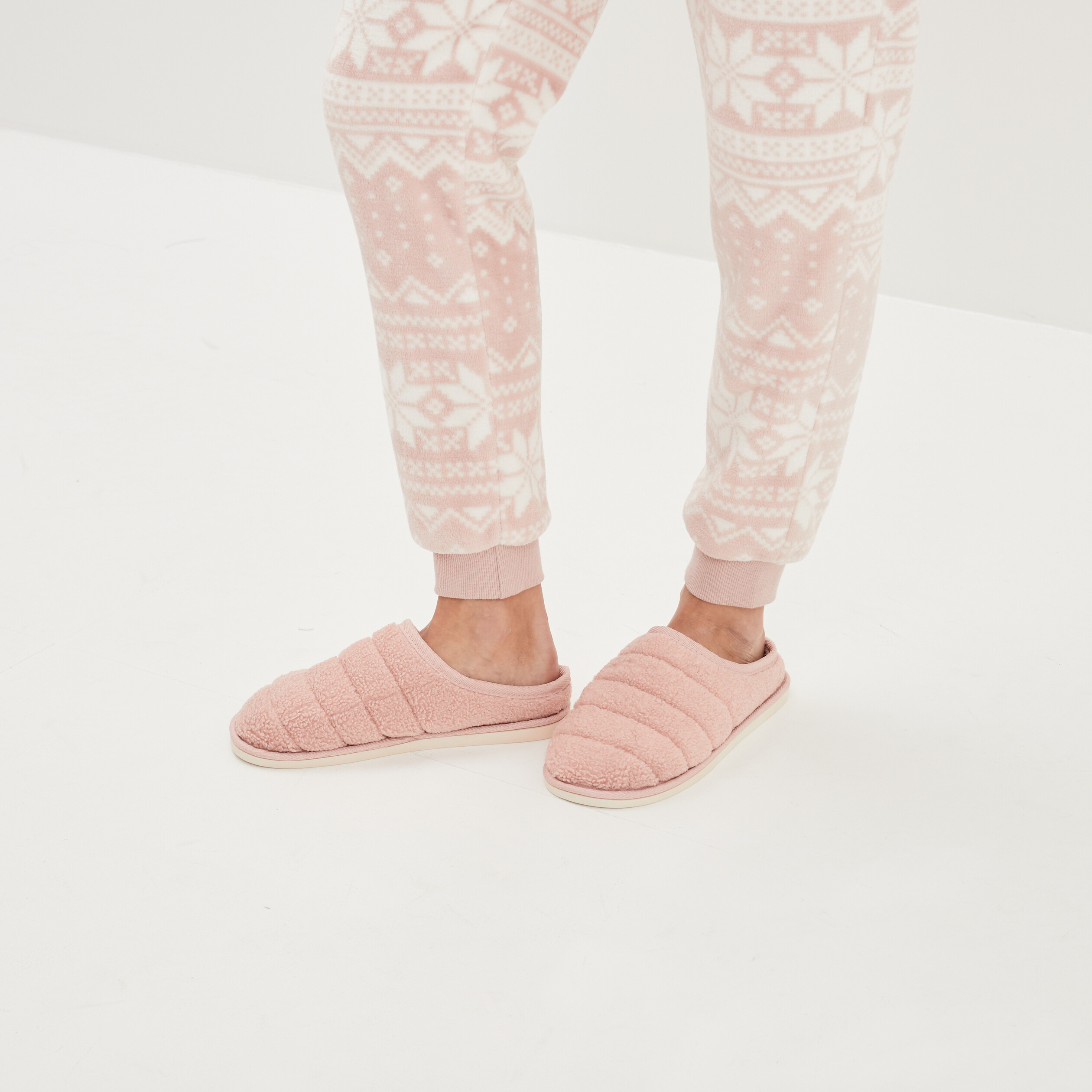 Chaussons mules imitation laine mouton rose femme | La Halle