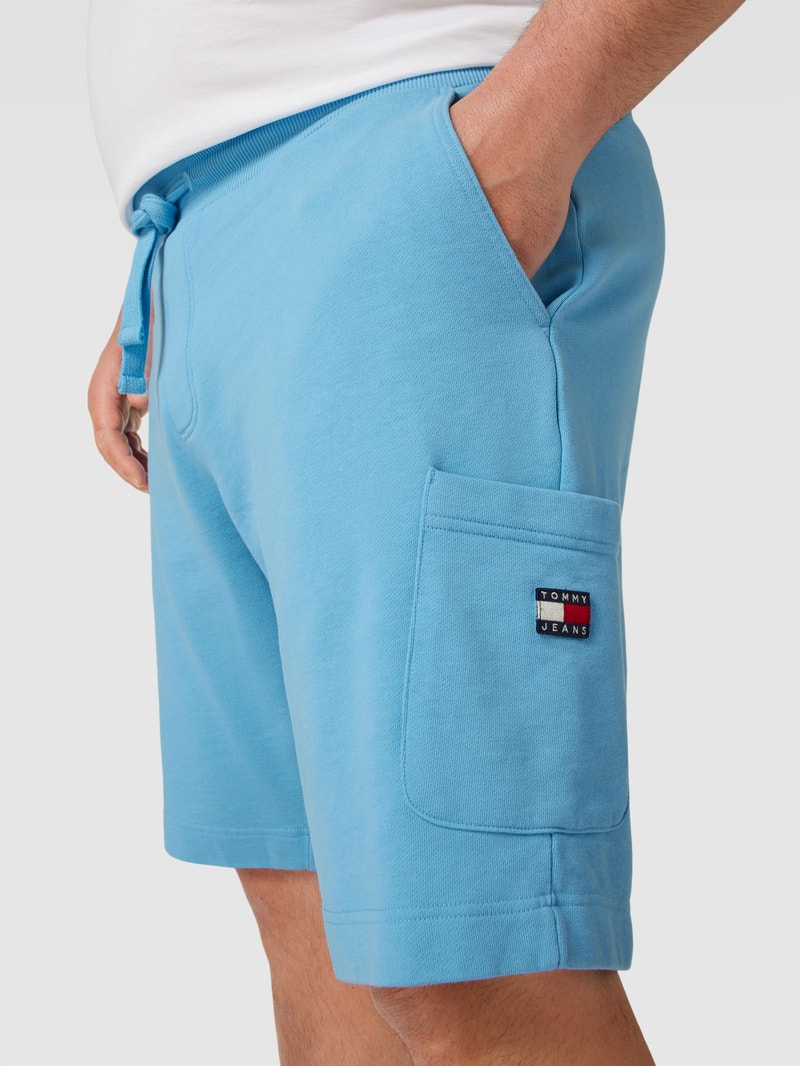 PLUS SIZE Sweatshorts mit Label-Patch in hellblau