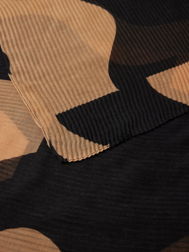 Schal mit grafischem Allover-Muster in camel